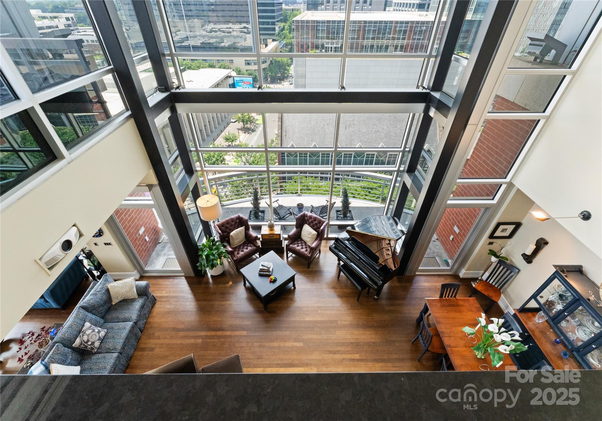 435 S Tryon Street Unit: 907