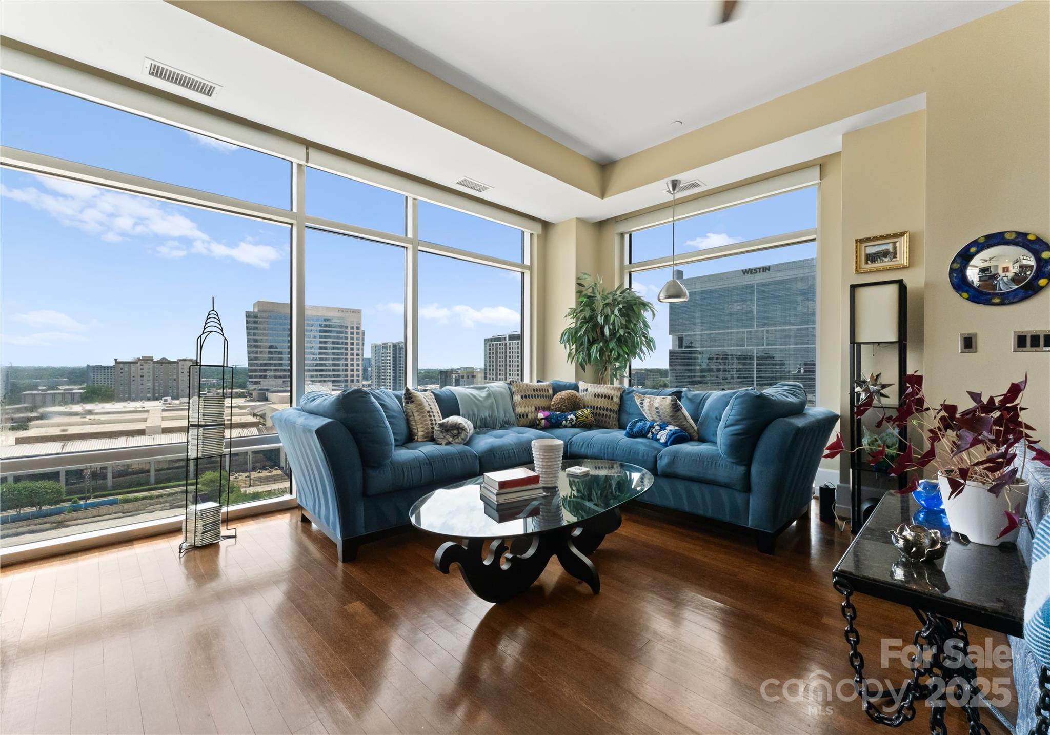 435 S Tryon Street Unit: 907