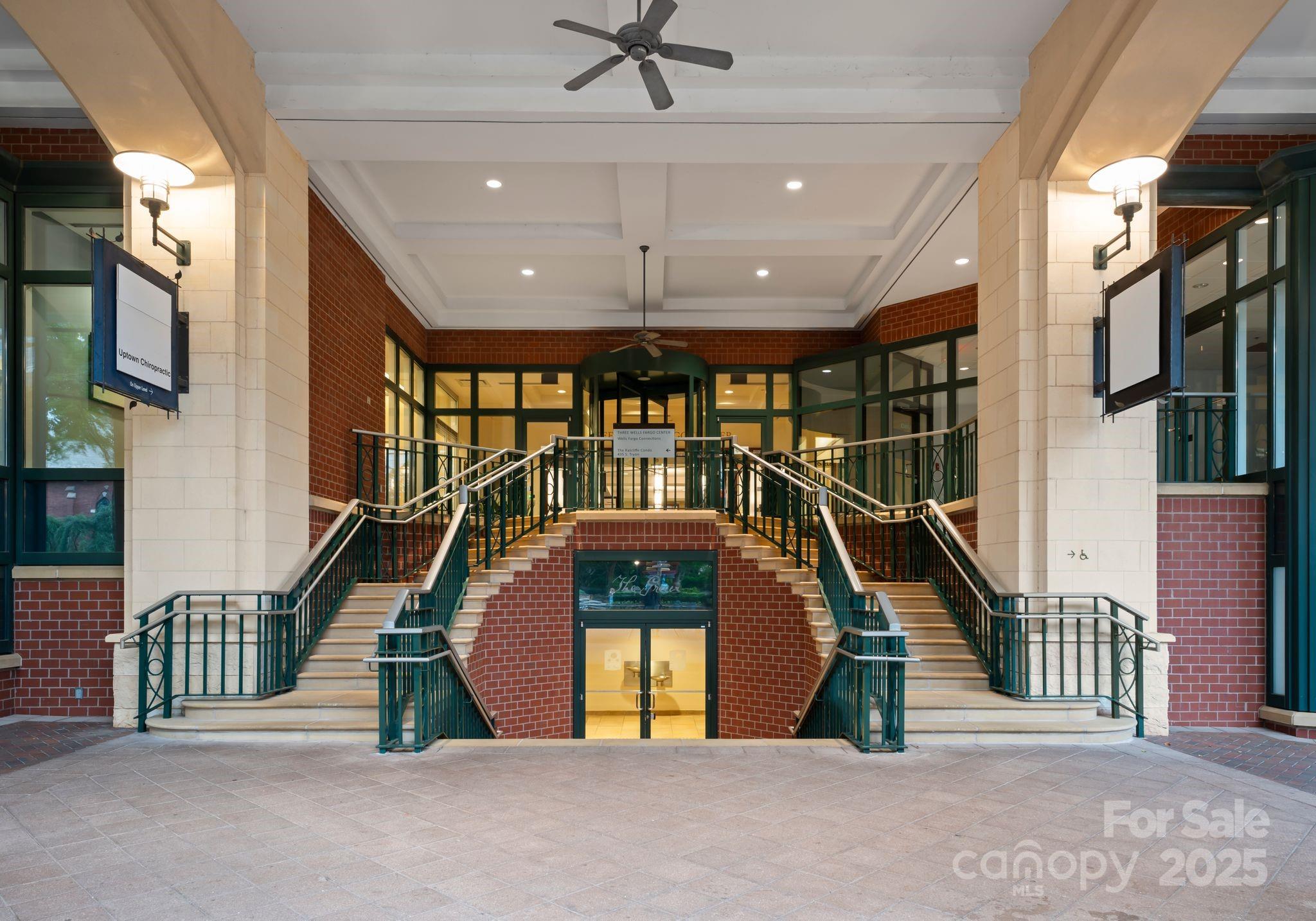 435 S Tryon Street Unit: 907