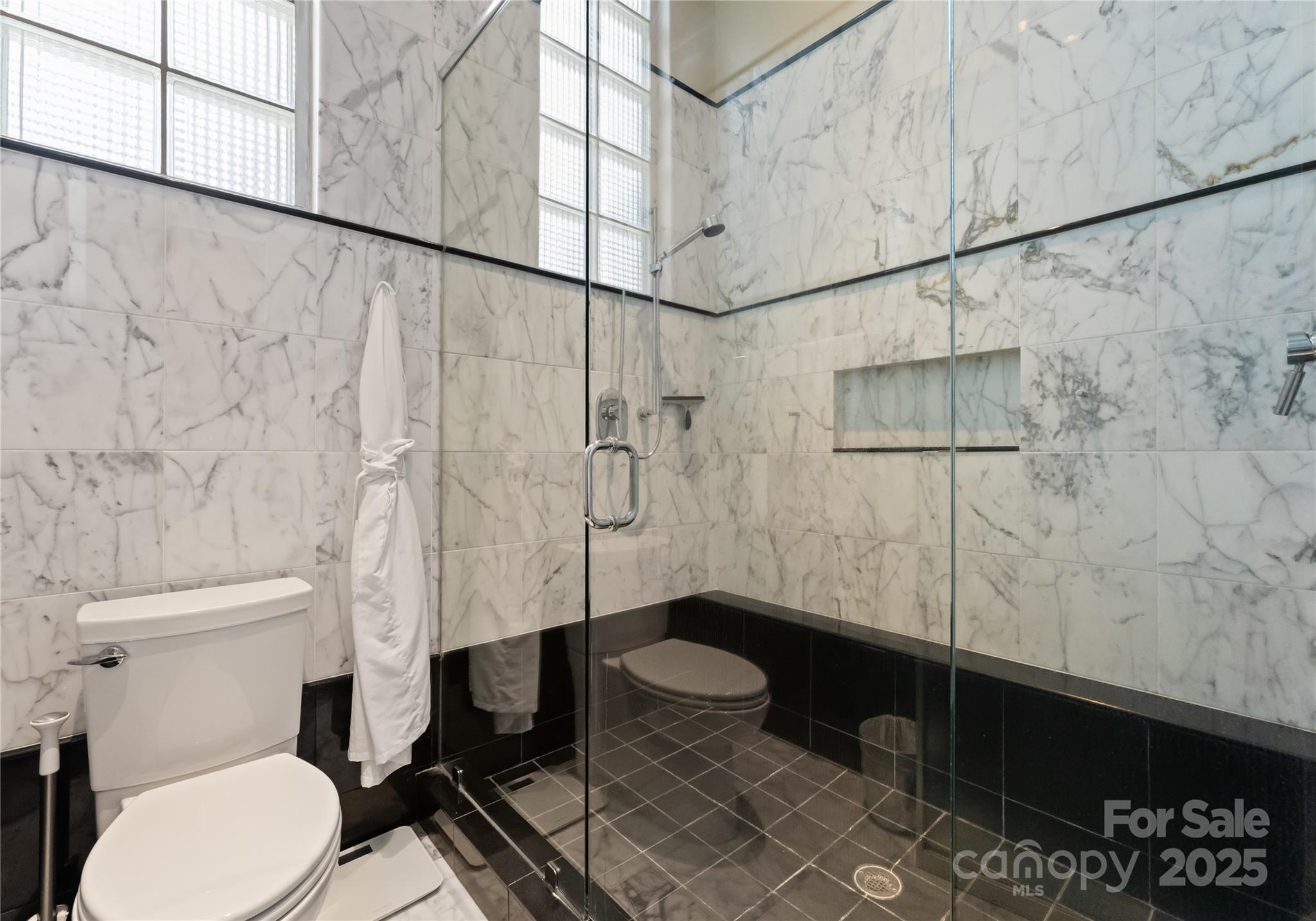 435 S Tryon Street Unit: 907
