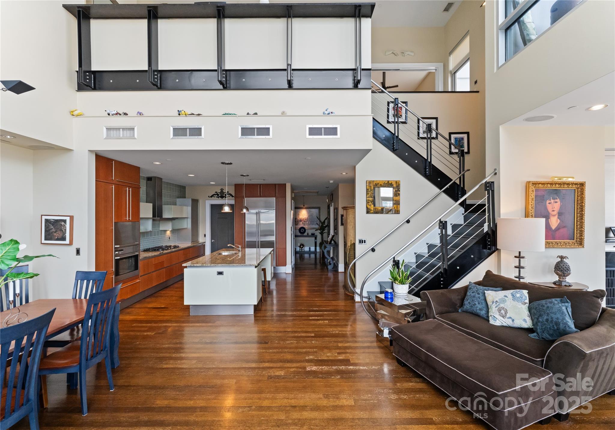 435 S Tryon Street Unit: 907