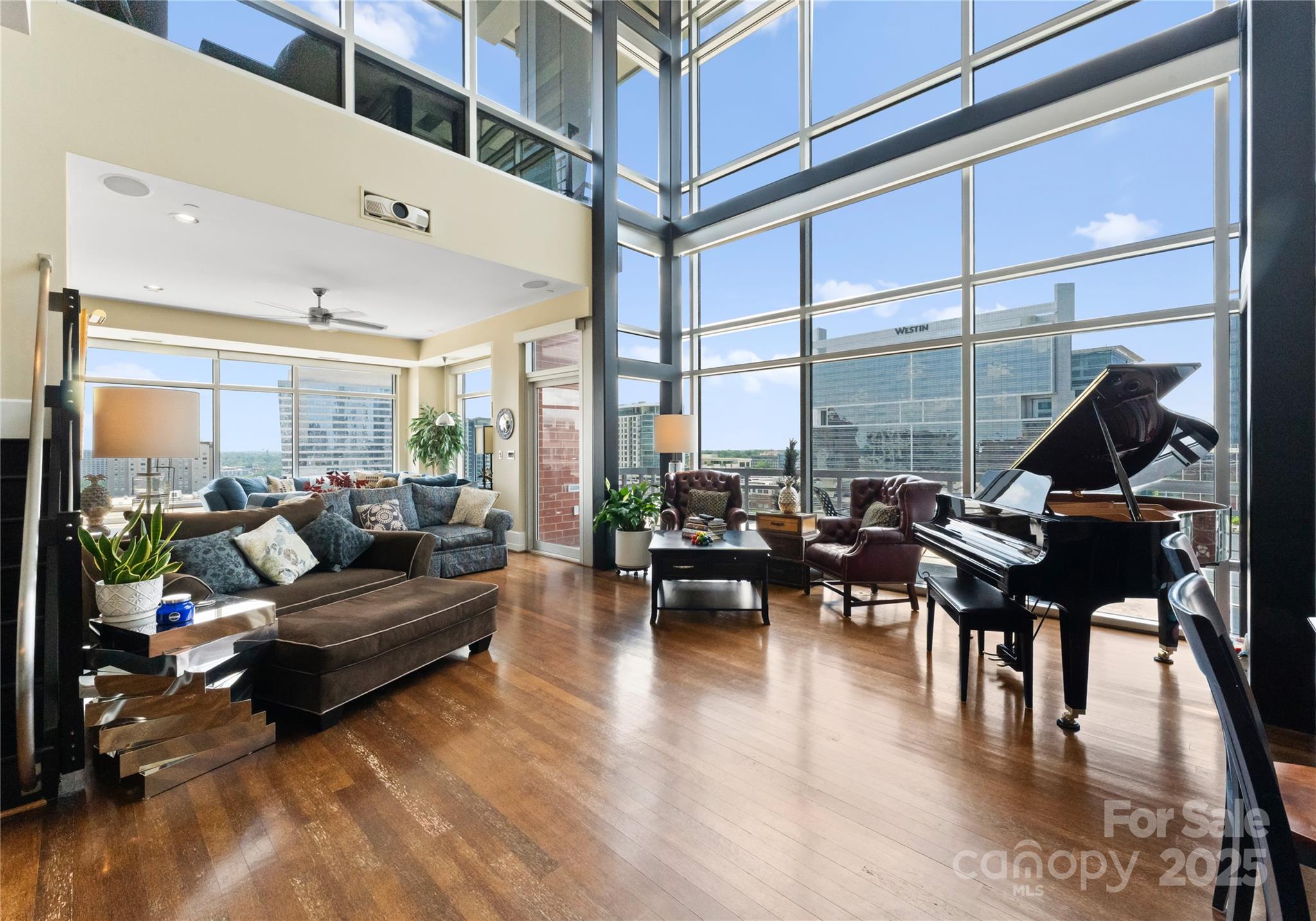 435 S Tryon Street Unit: 907