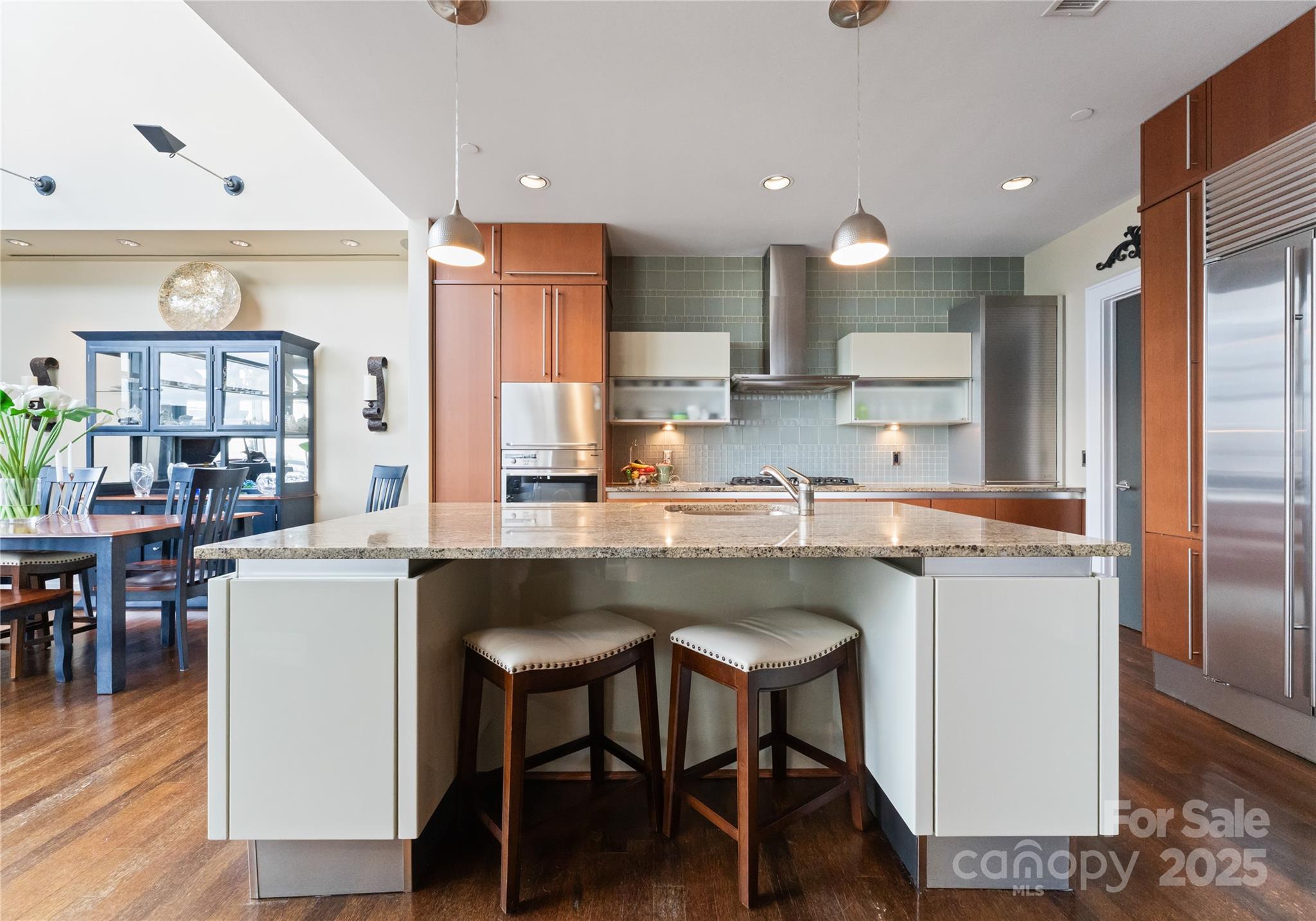 435 S Tryon Street Unit: 907