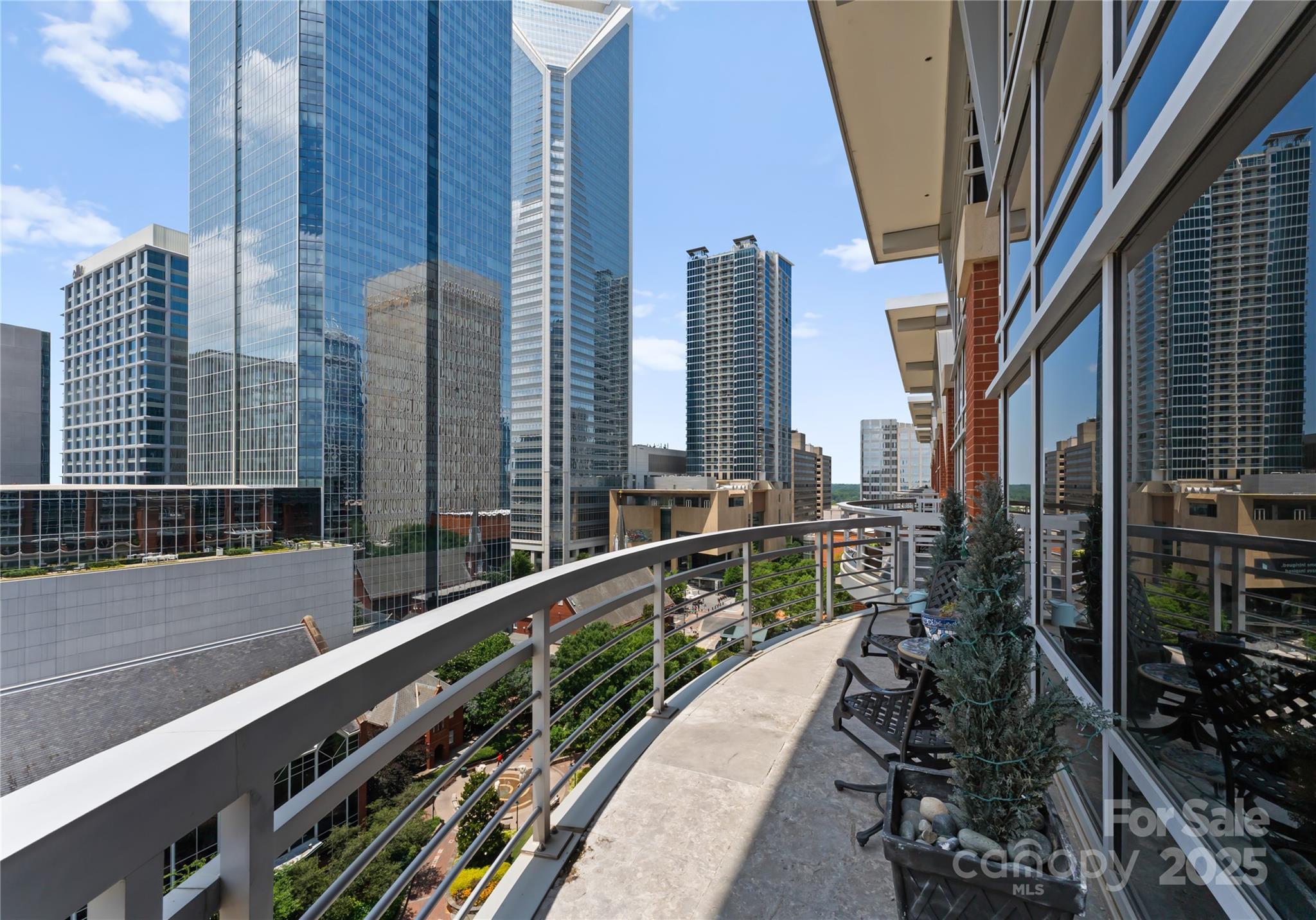 435 S Tryon Street Unit: 907