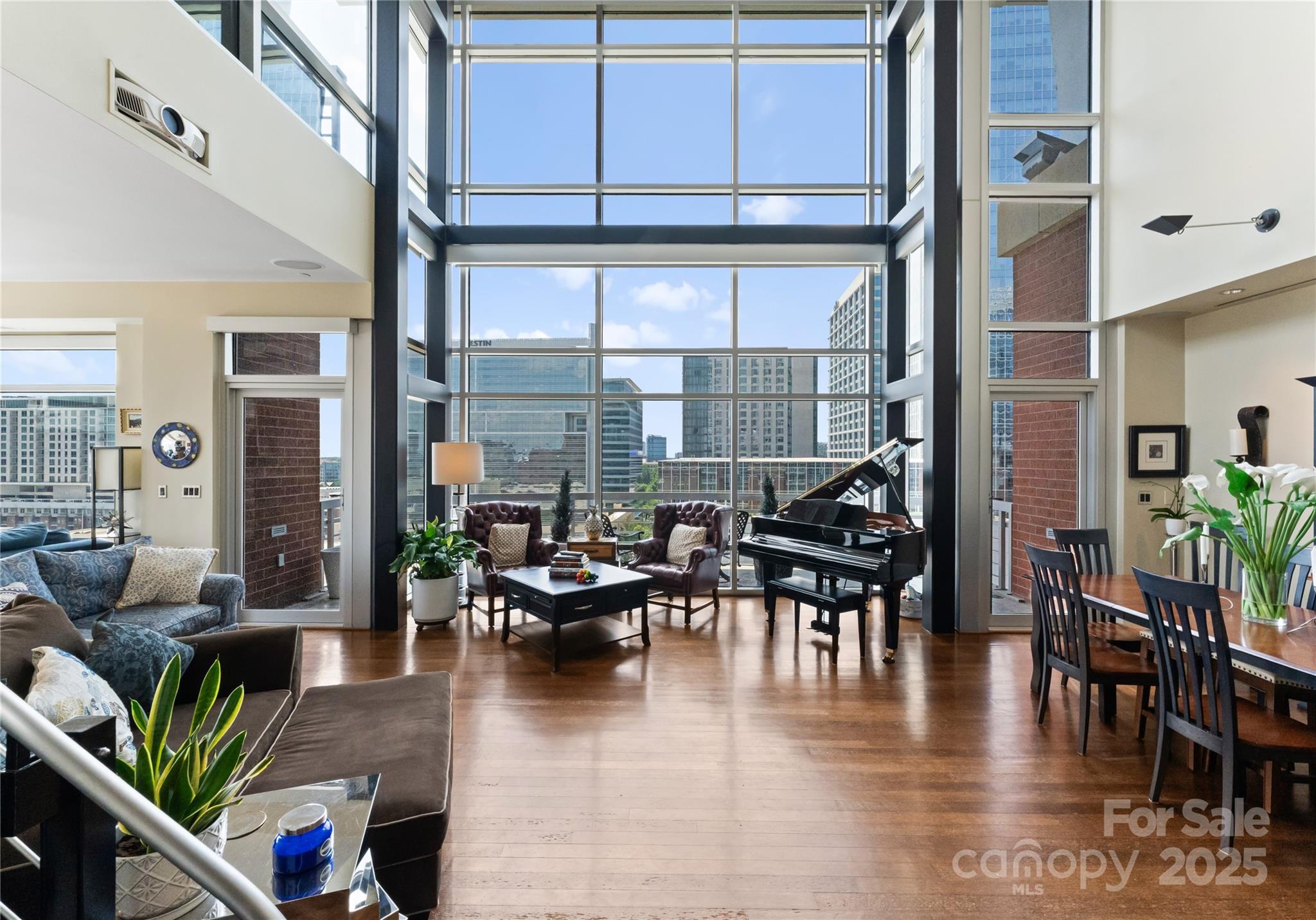 435 S Tryon Street Unit: 907