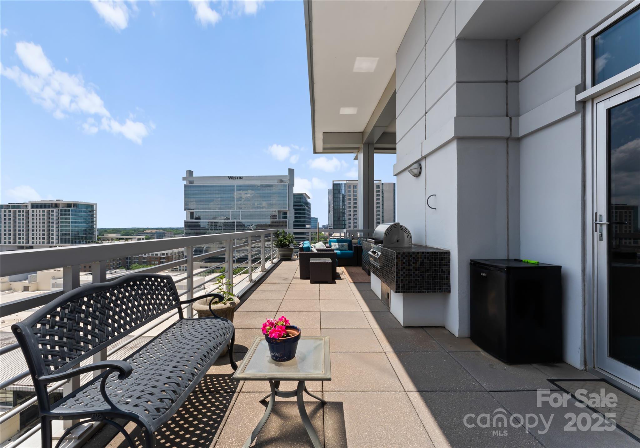 435 S Tryon Street Unit: 907