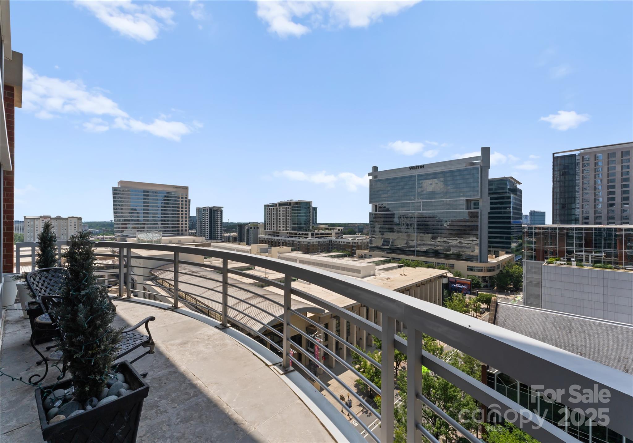 435 S Tryon Street Unit: 907