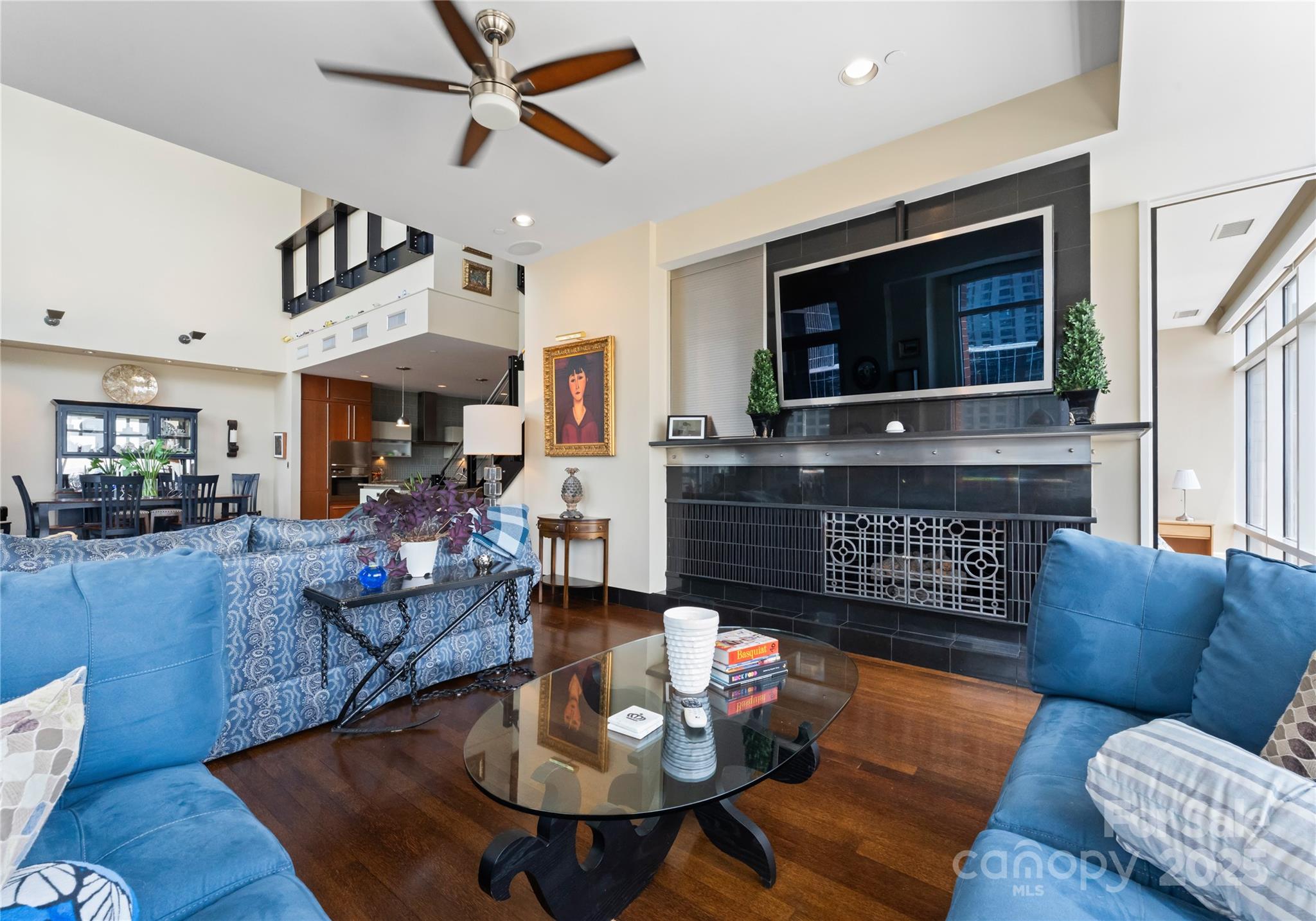 435 S Tryon Street Unit: 907