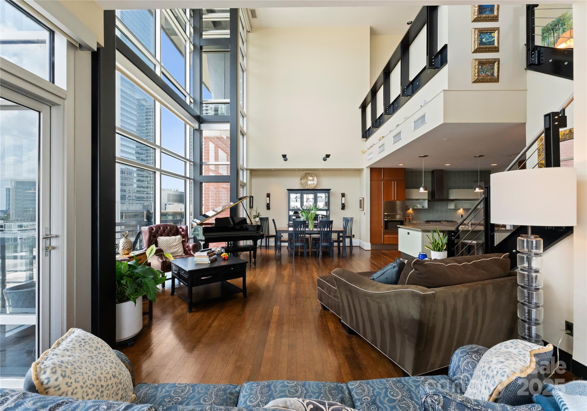 435 S Tryon Street Unit: 907