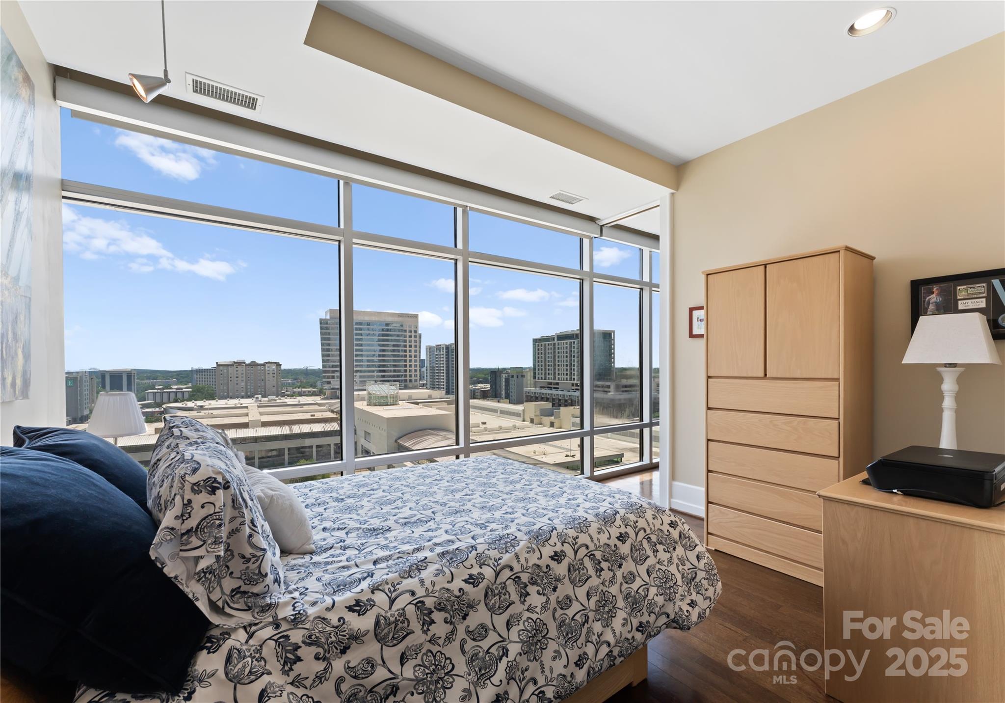 435 S Tryon Street Unit: 907