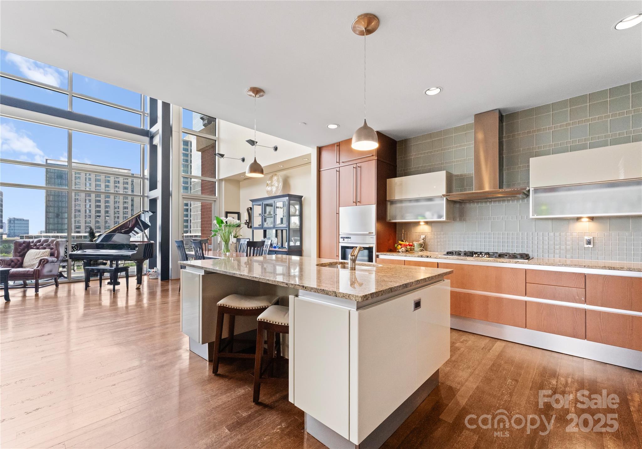 435 S Tryon Street Unit: 907