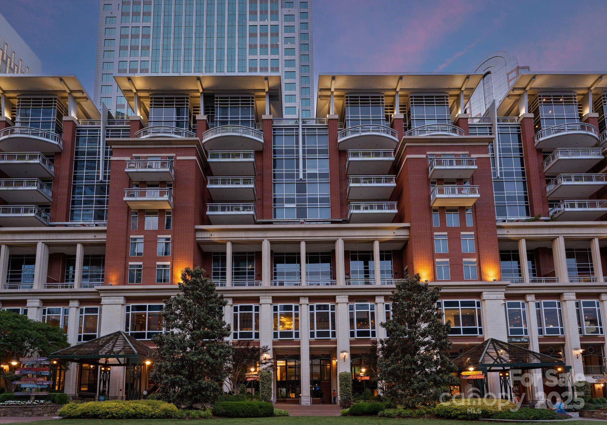 435 S Tryon Street Unit: 907