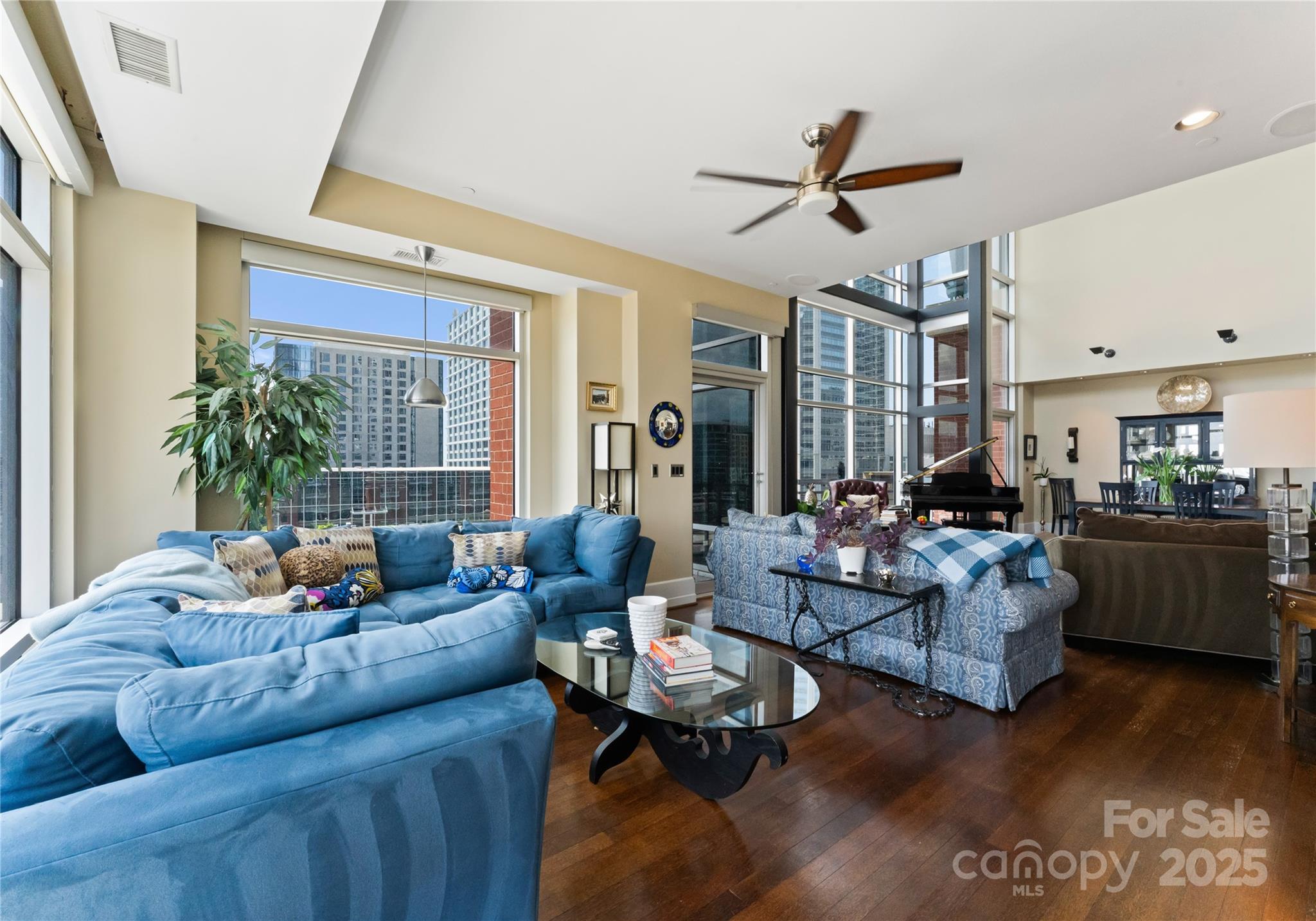 435 S Tryon Street Unit: 907