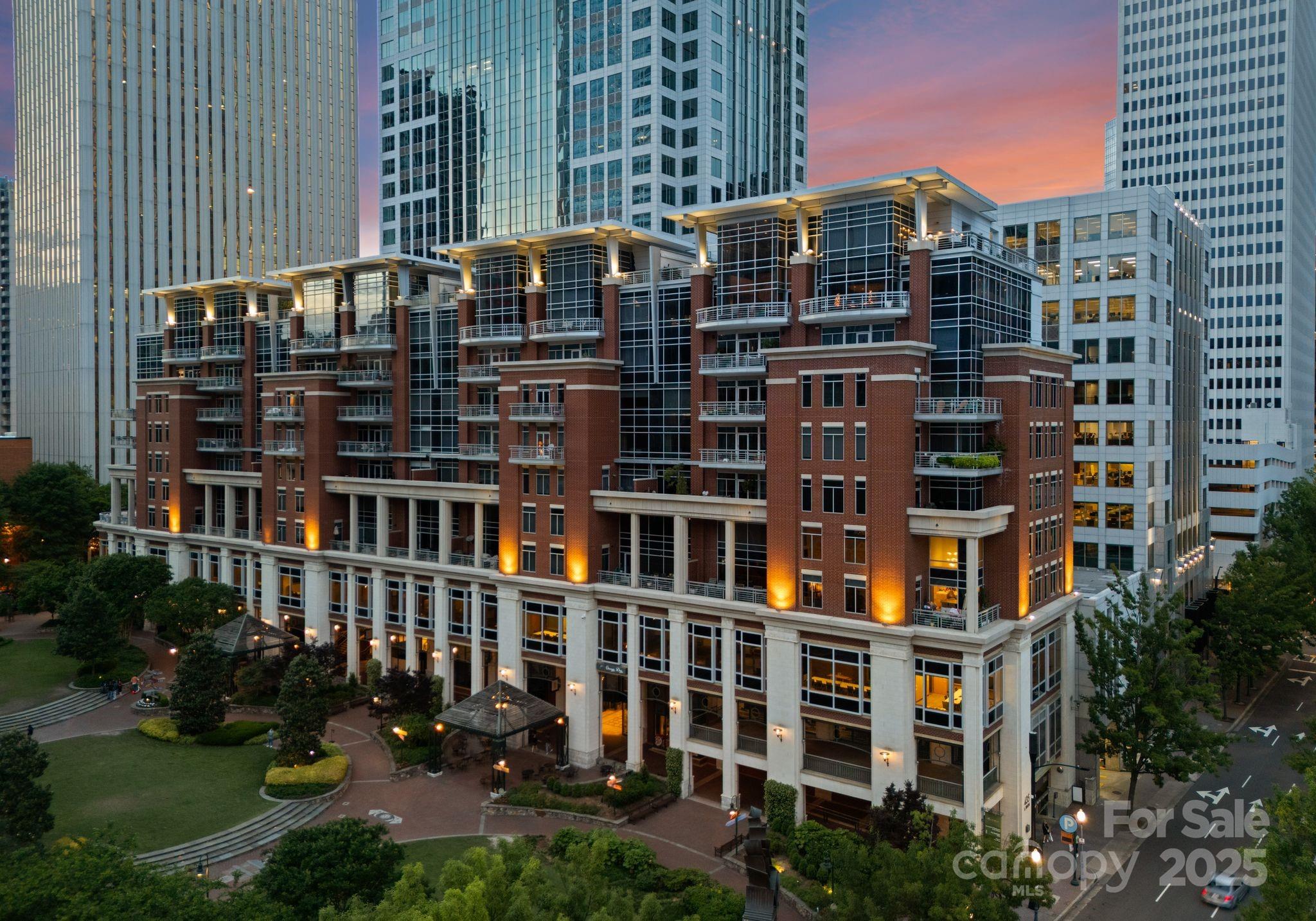 435 S Tryon Street Unit: 907