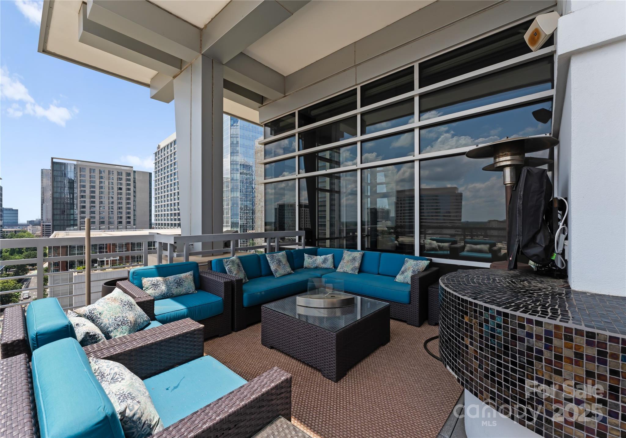 435 S Tryon Street Unit: 907