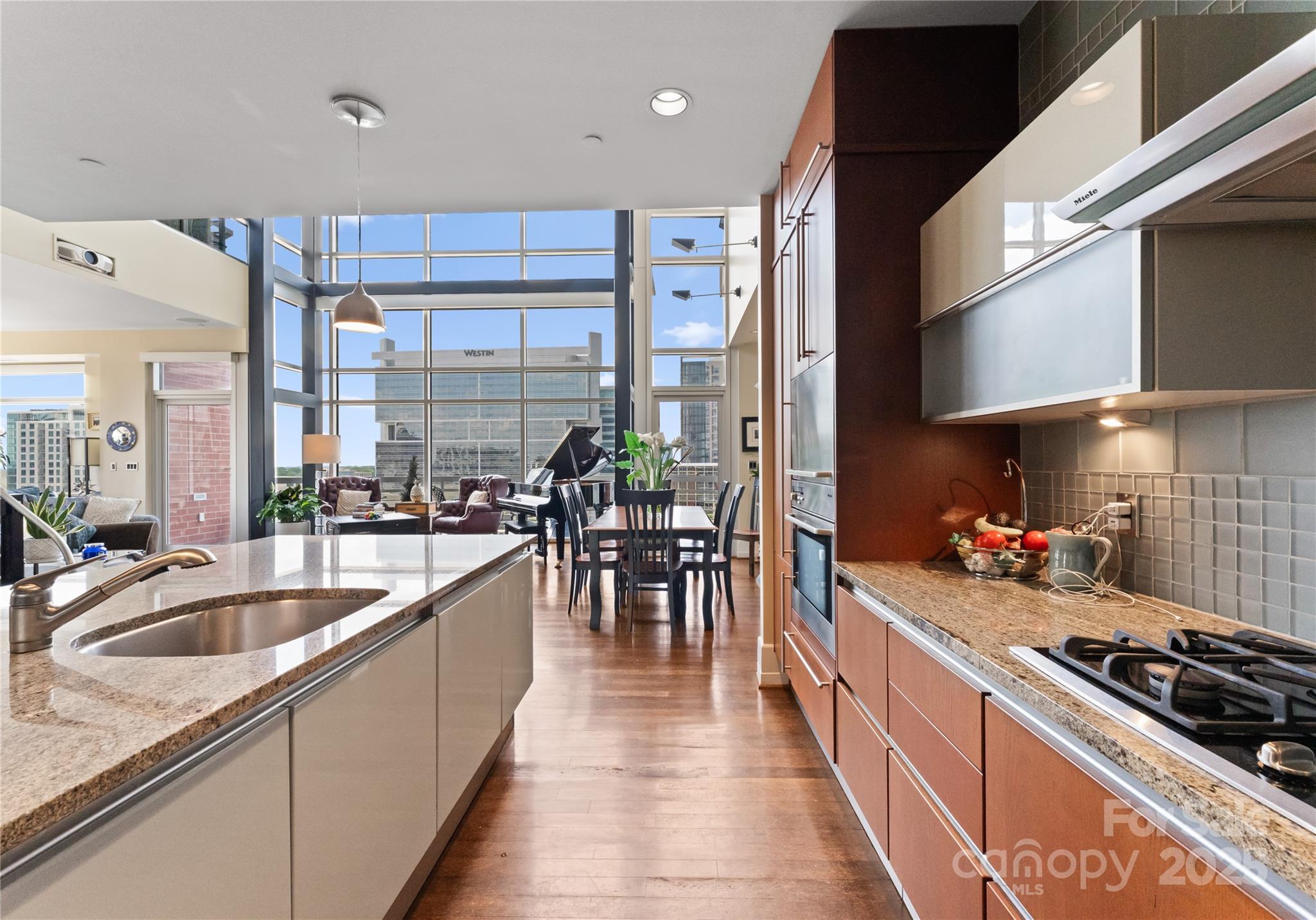 435 S Tryon Street Unit: 907