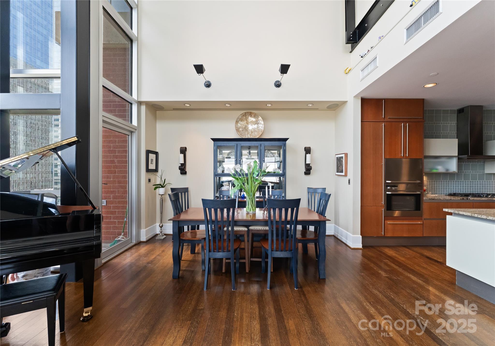 435 S Tryon Street Unit: 907