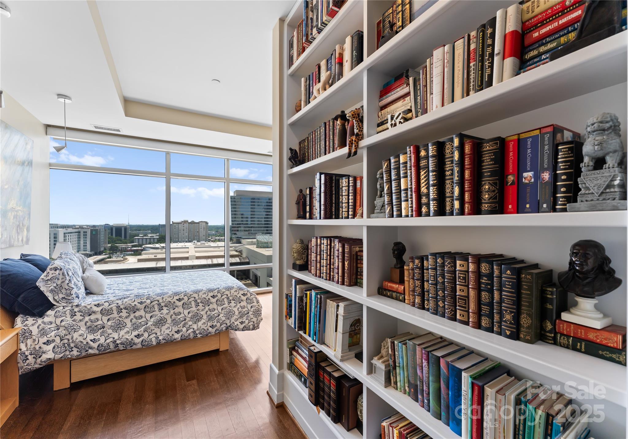 435 S Tryon Street Unit: 907