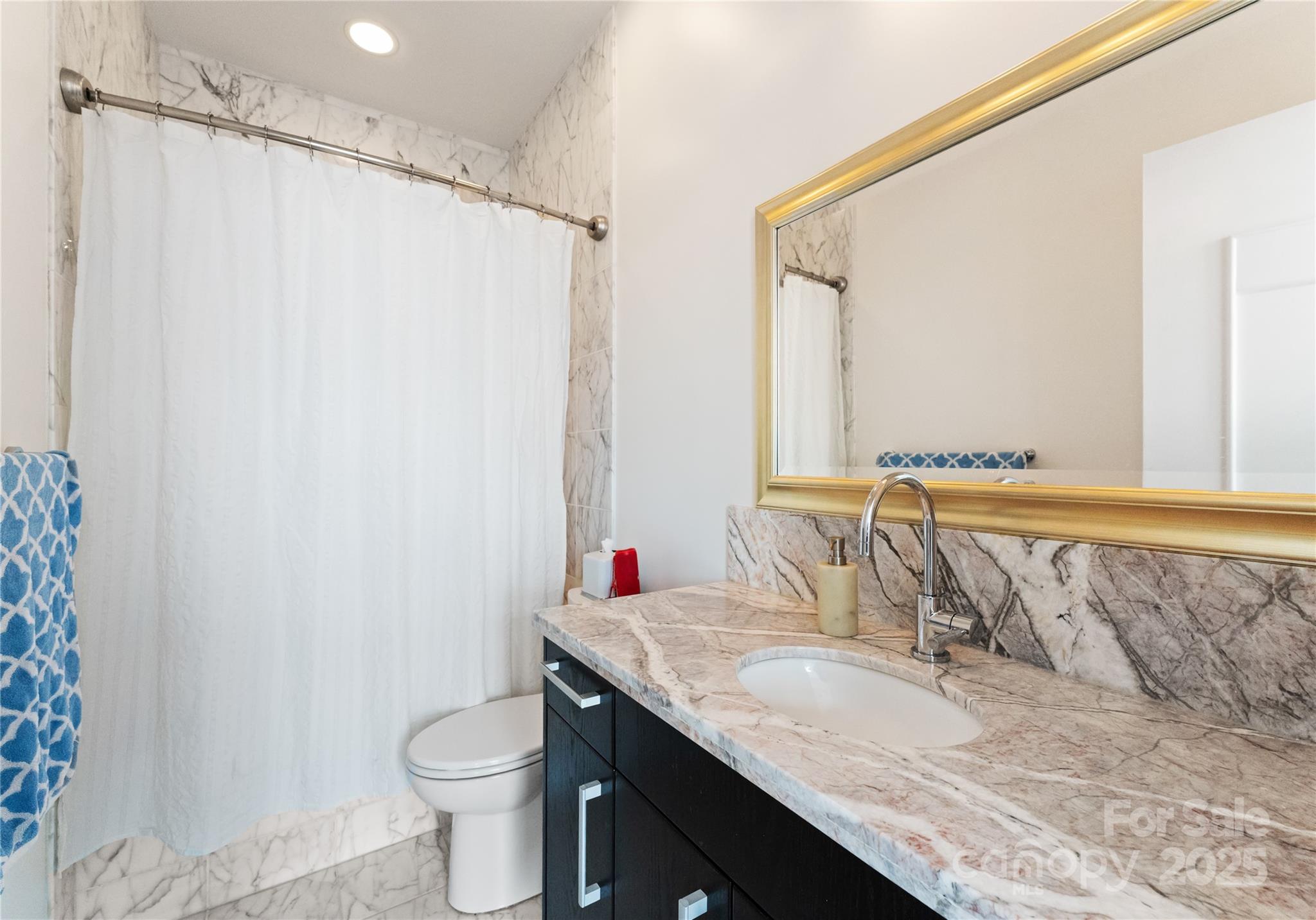 435 S Tryon Street Unit: 907