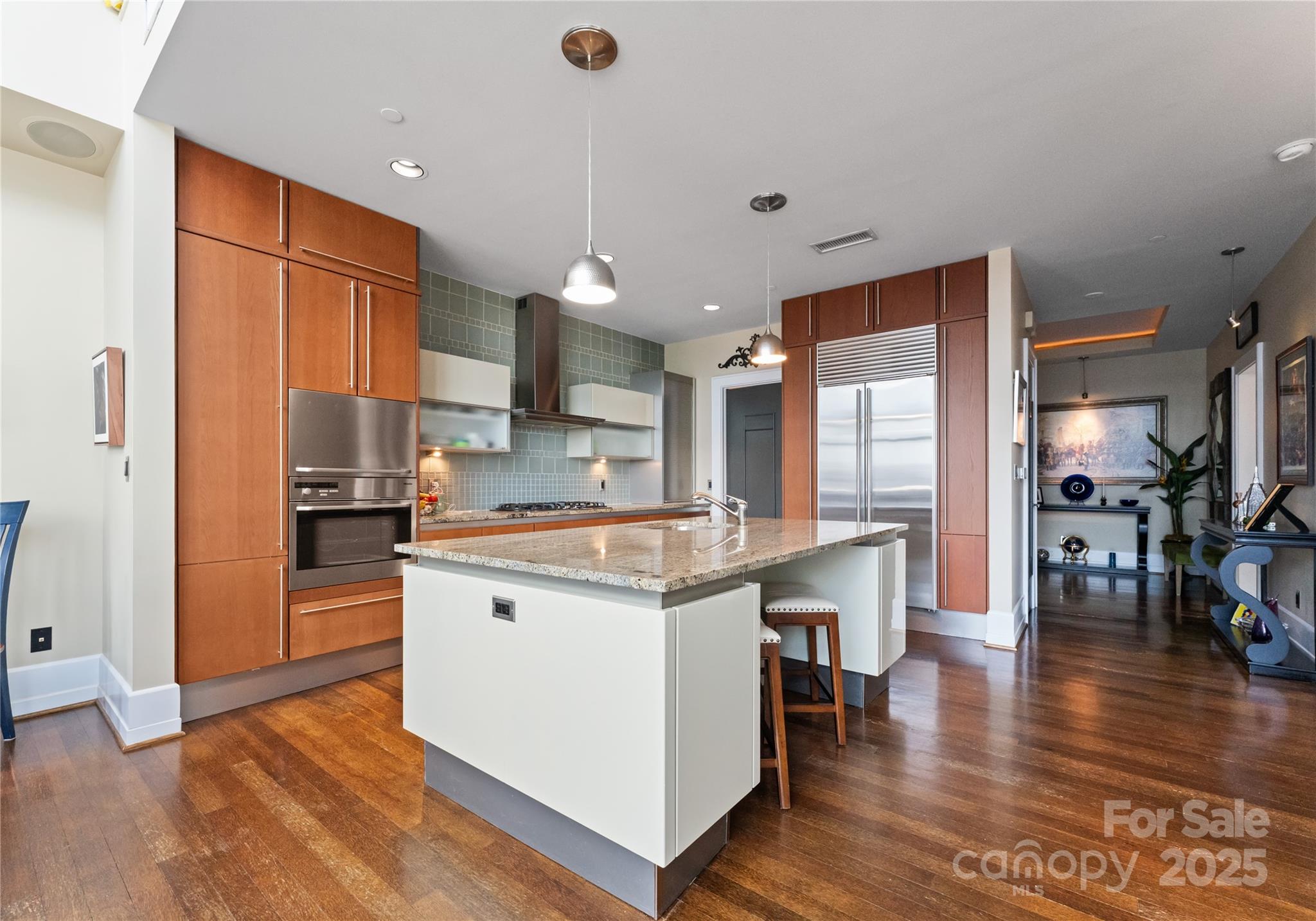 435 S Tryon Street Unit: 907