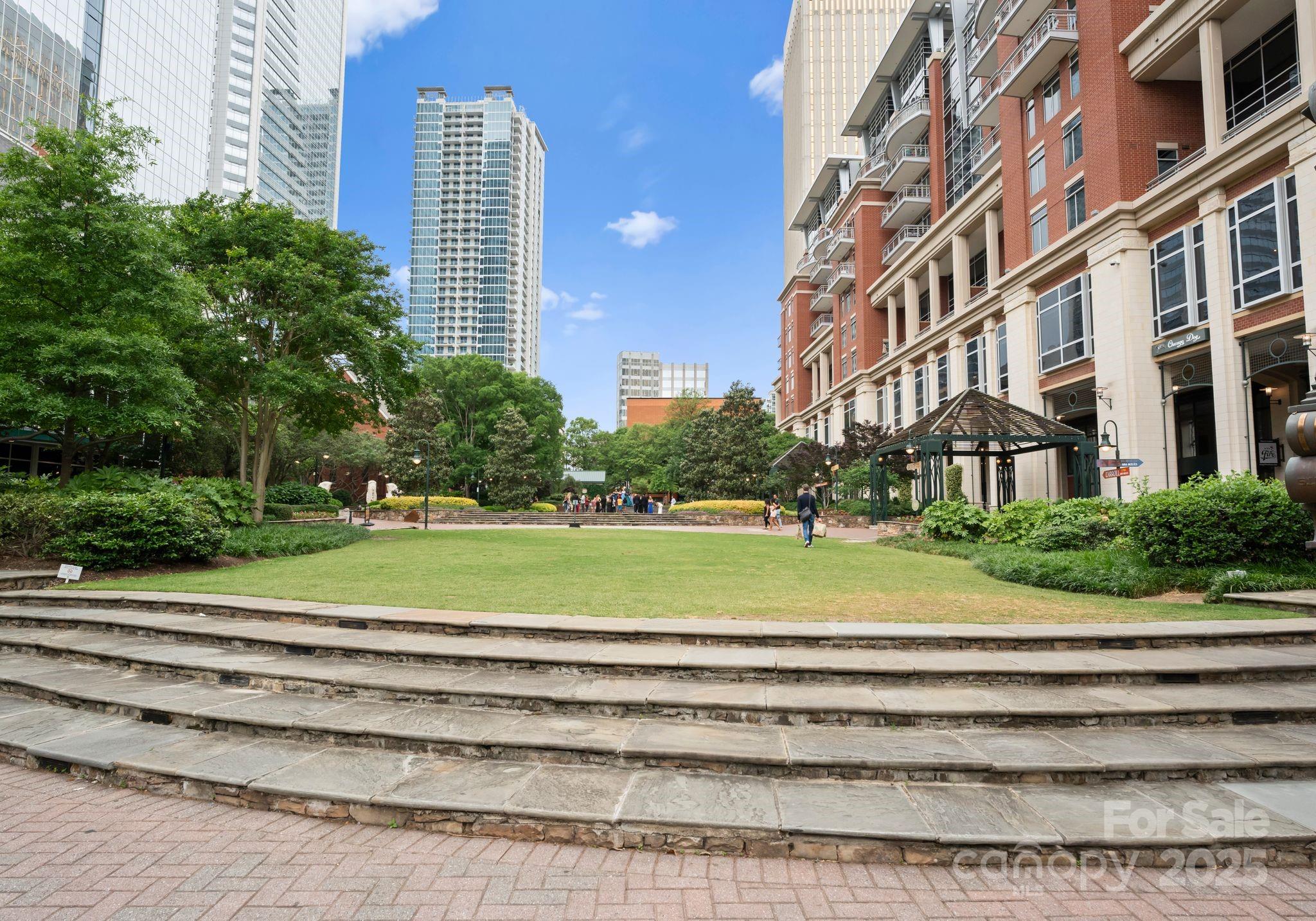 435 S Tryon Street Unit: 907