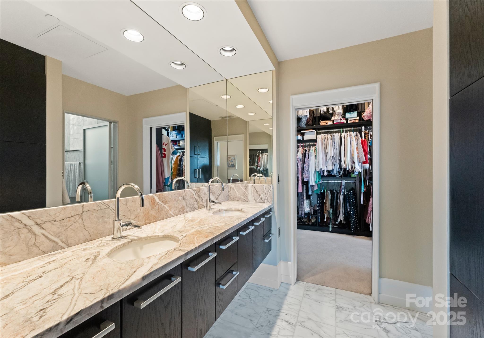 435 S Tryon Street Unit: 907