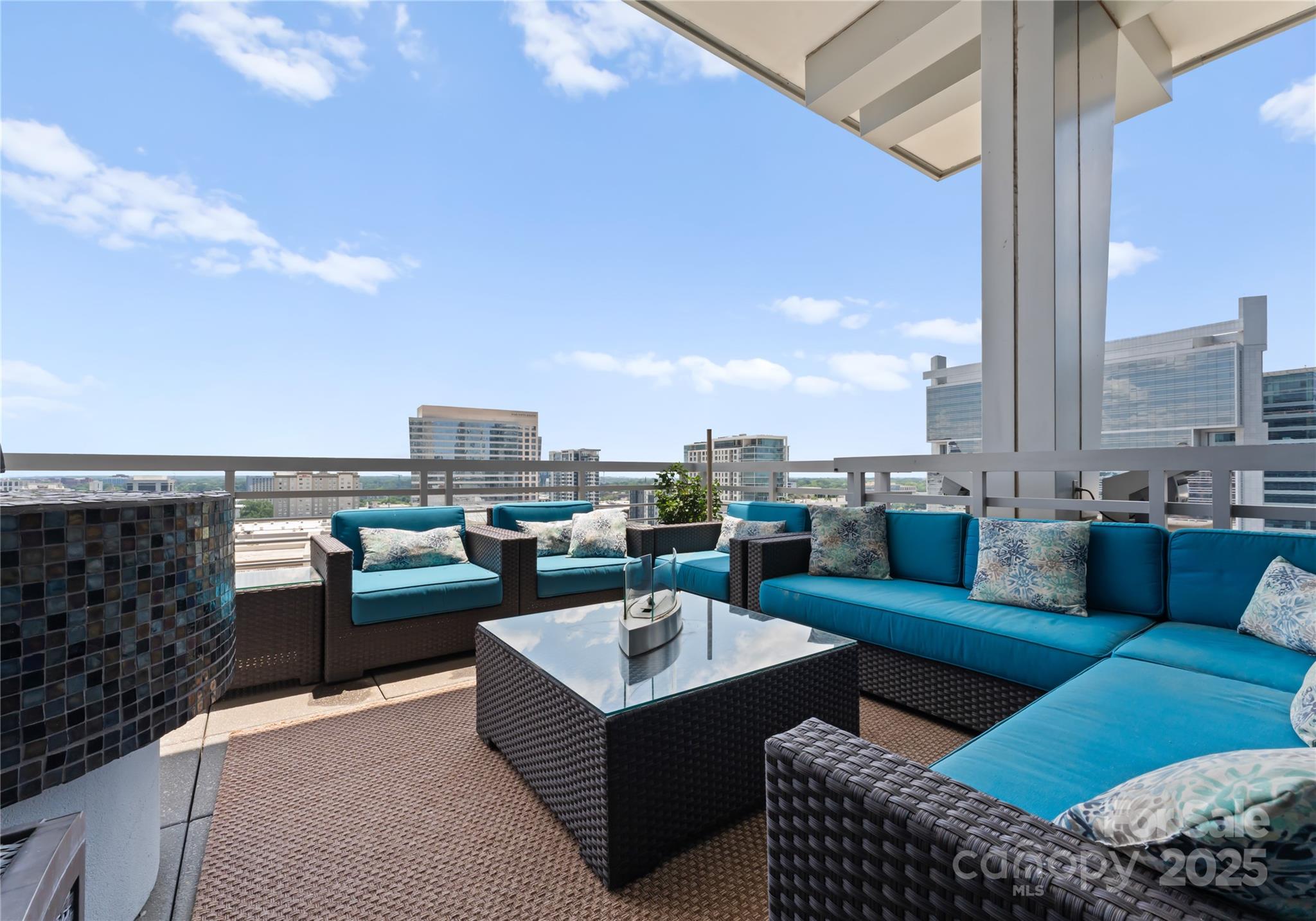 435 S Tryon Street Unit: 907