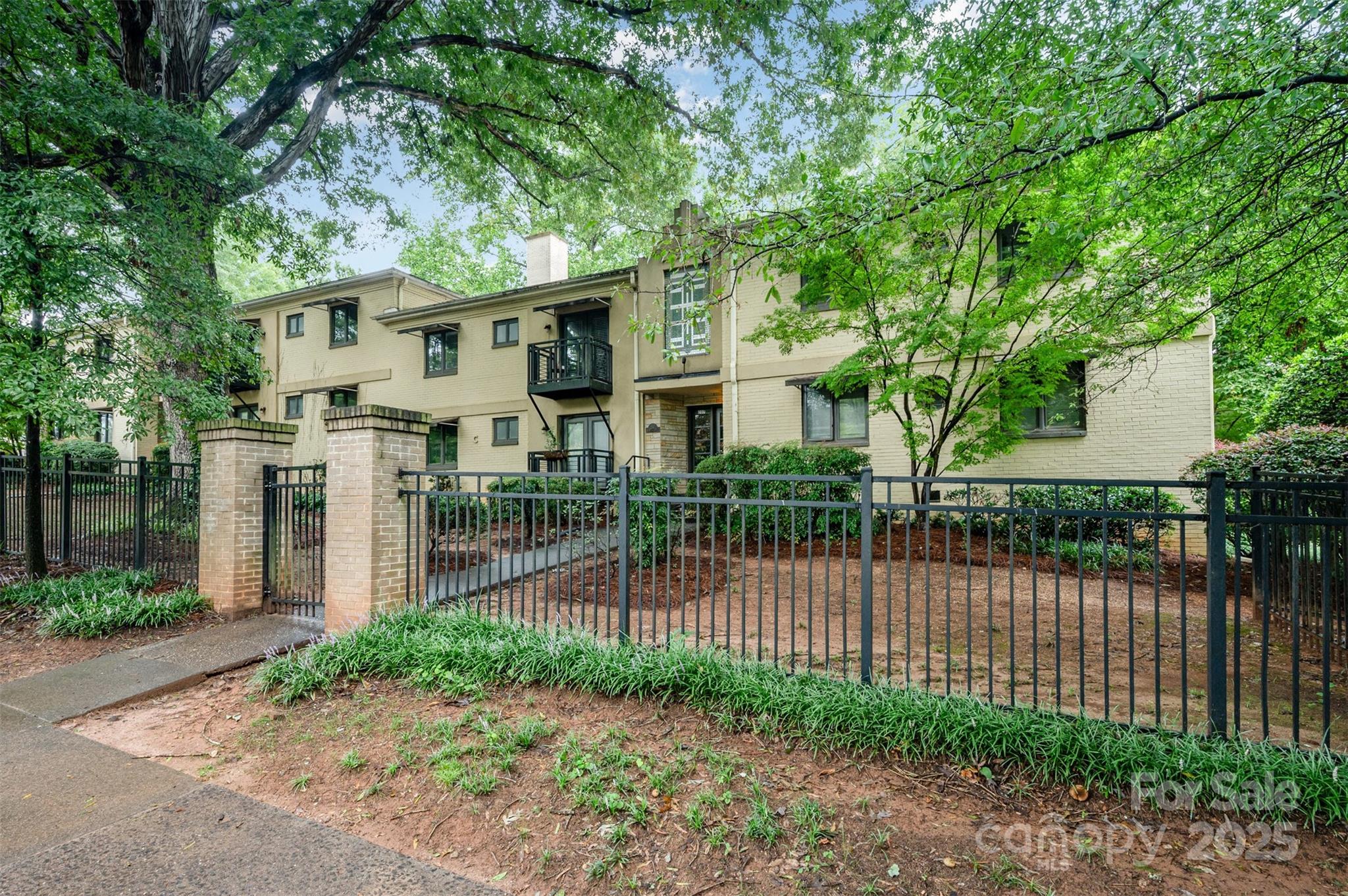 207 N Dotger Avenue Unit: C14
