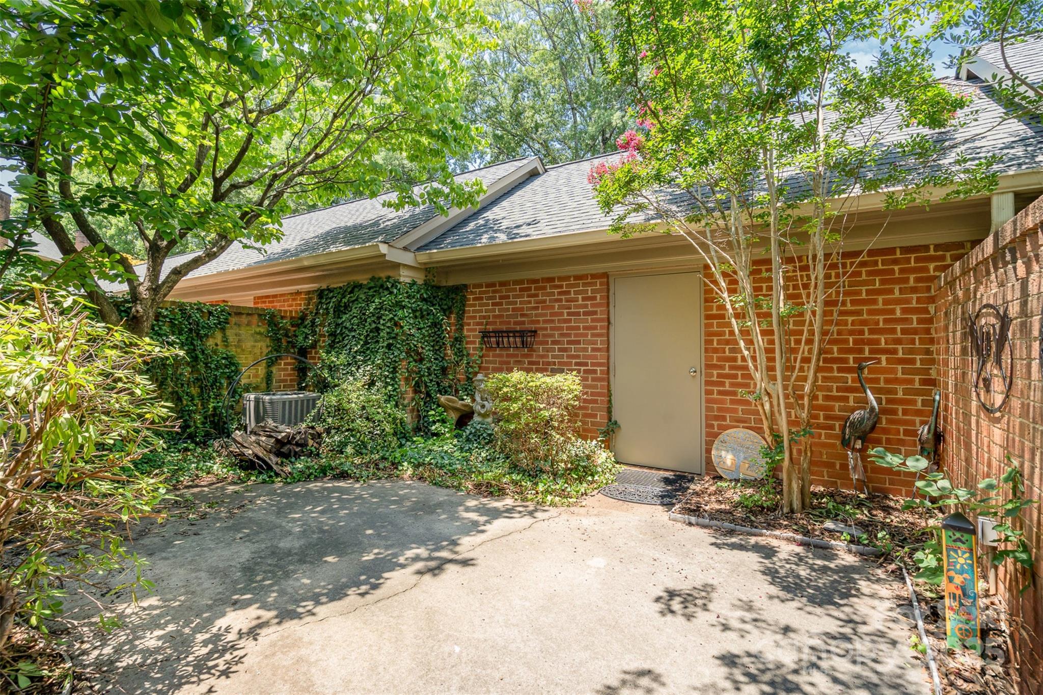 2825 Sharon View Road