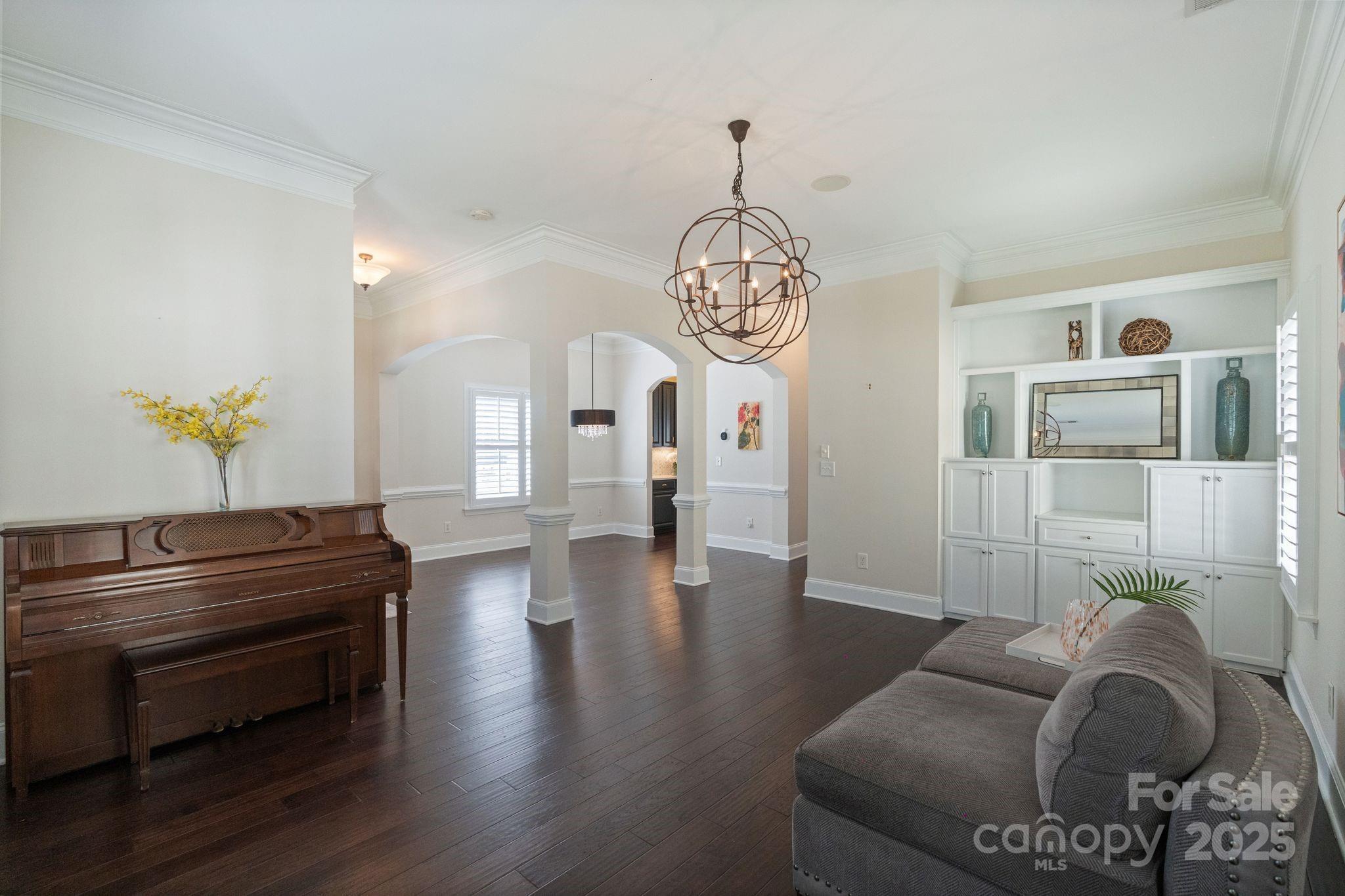 1949 Lela Avenue