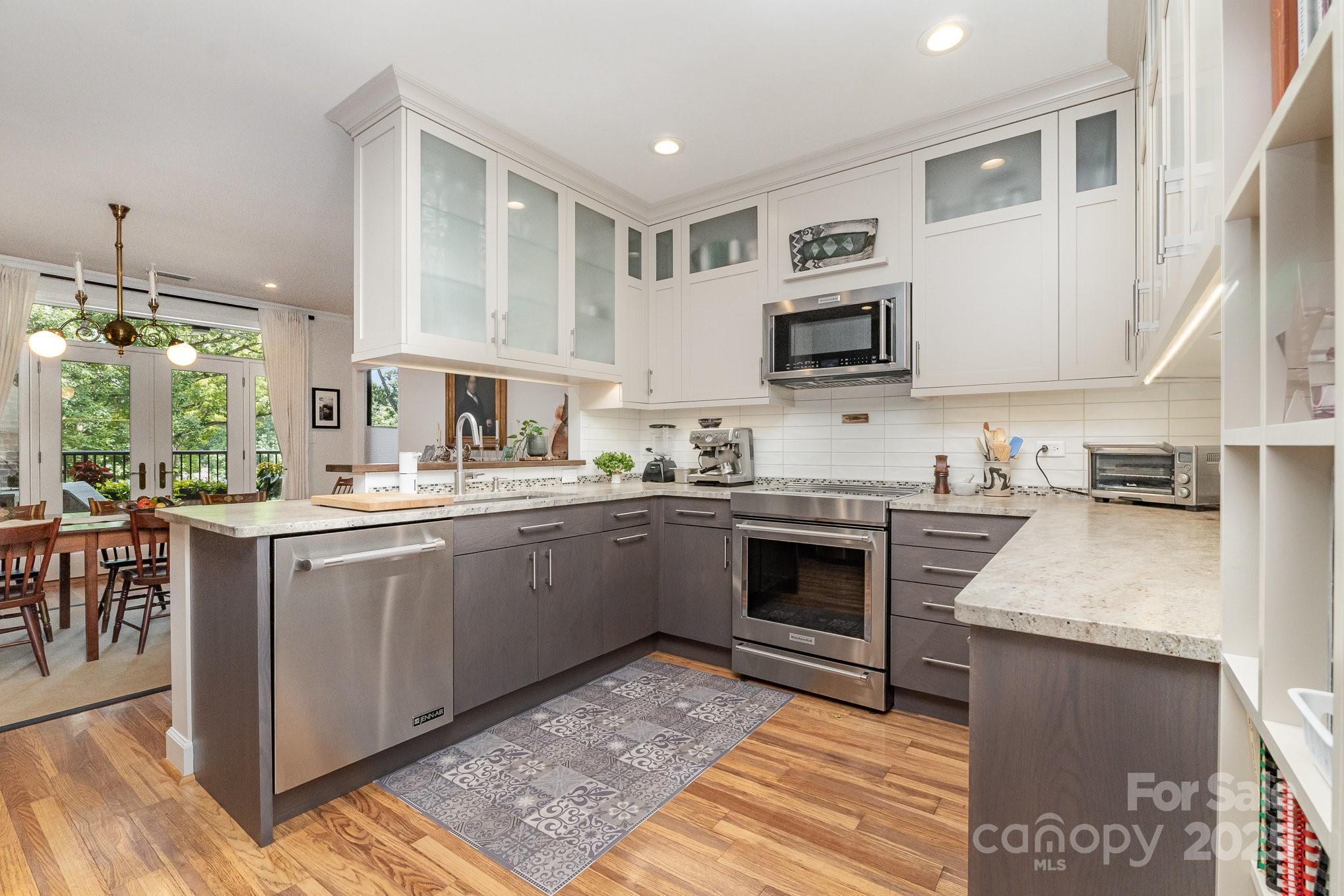 830 Cherokee Road