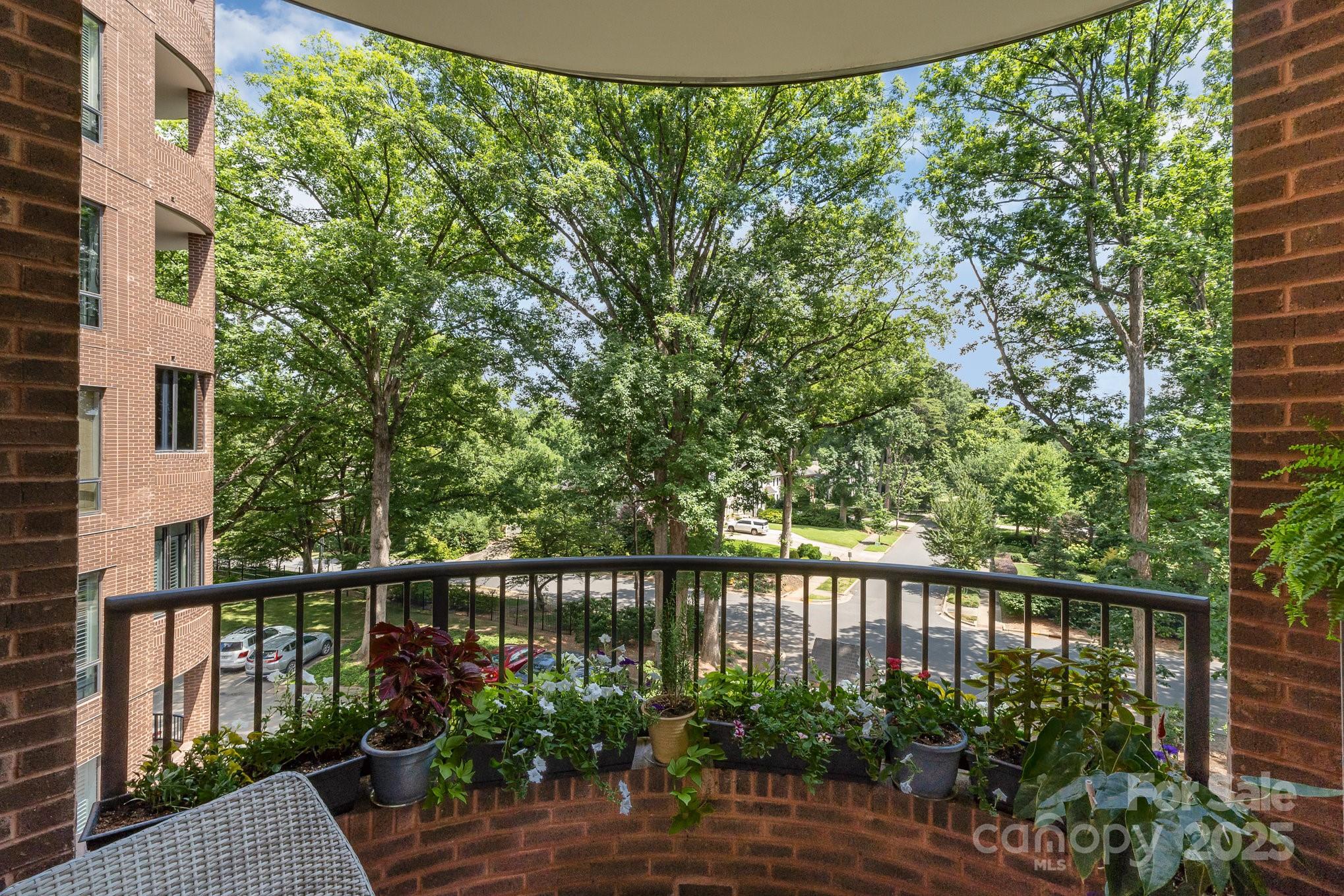 830 Cherokee Road