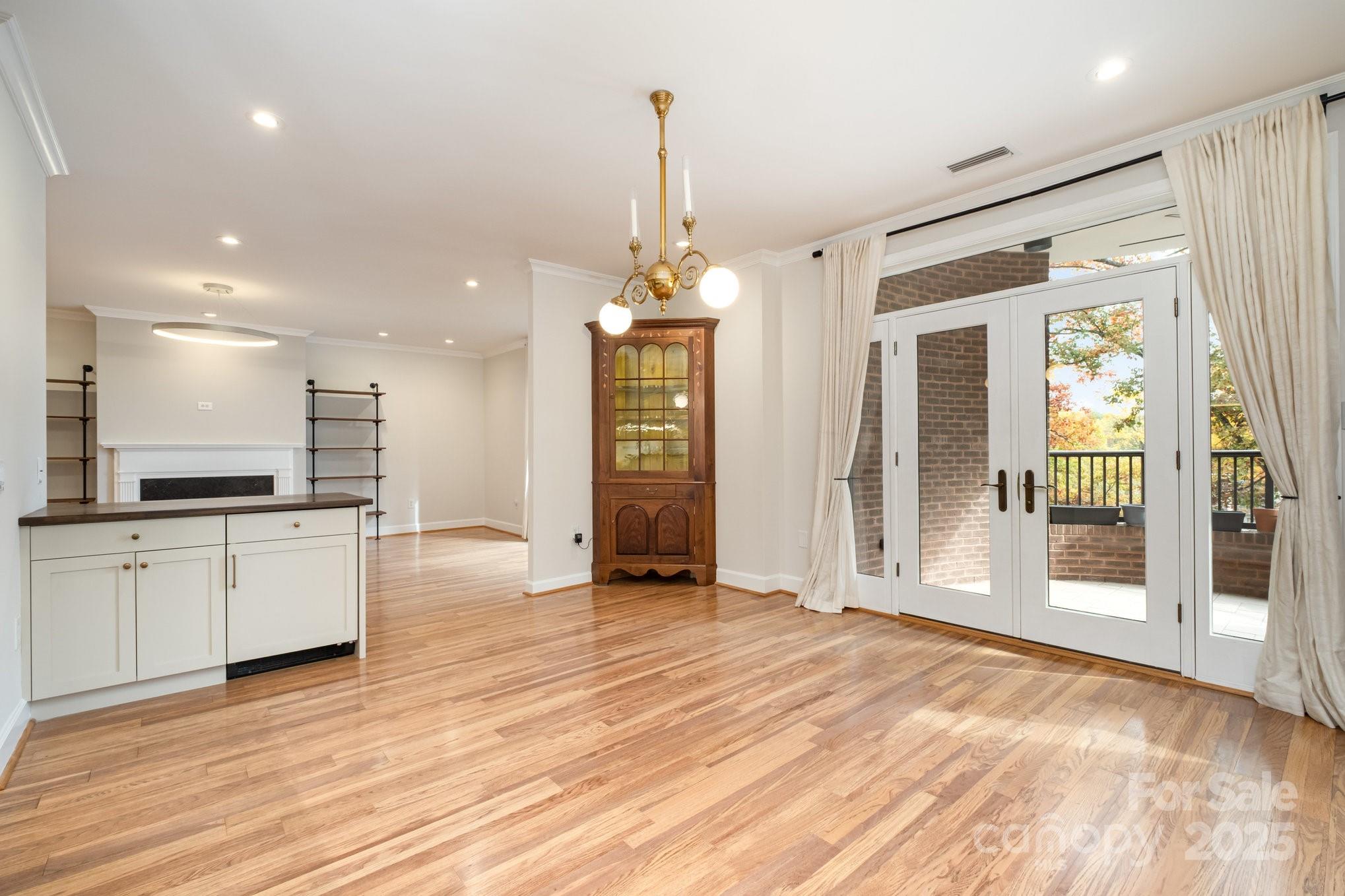 830 Cherokee Road
