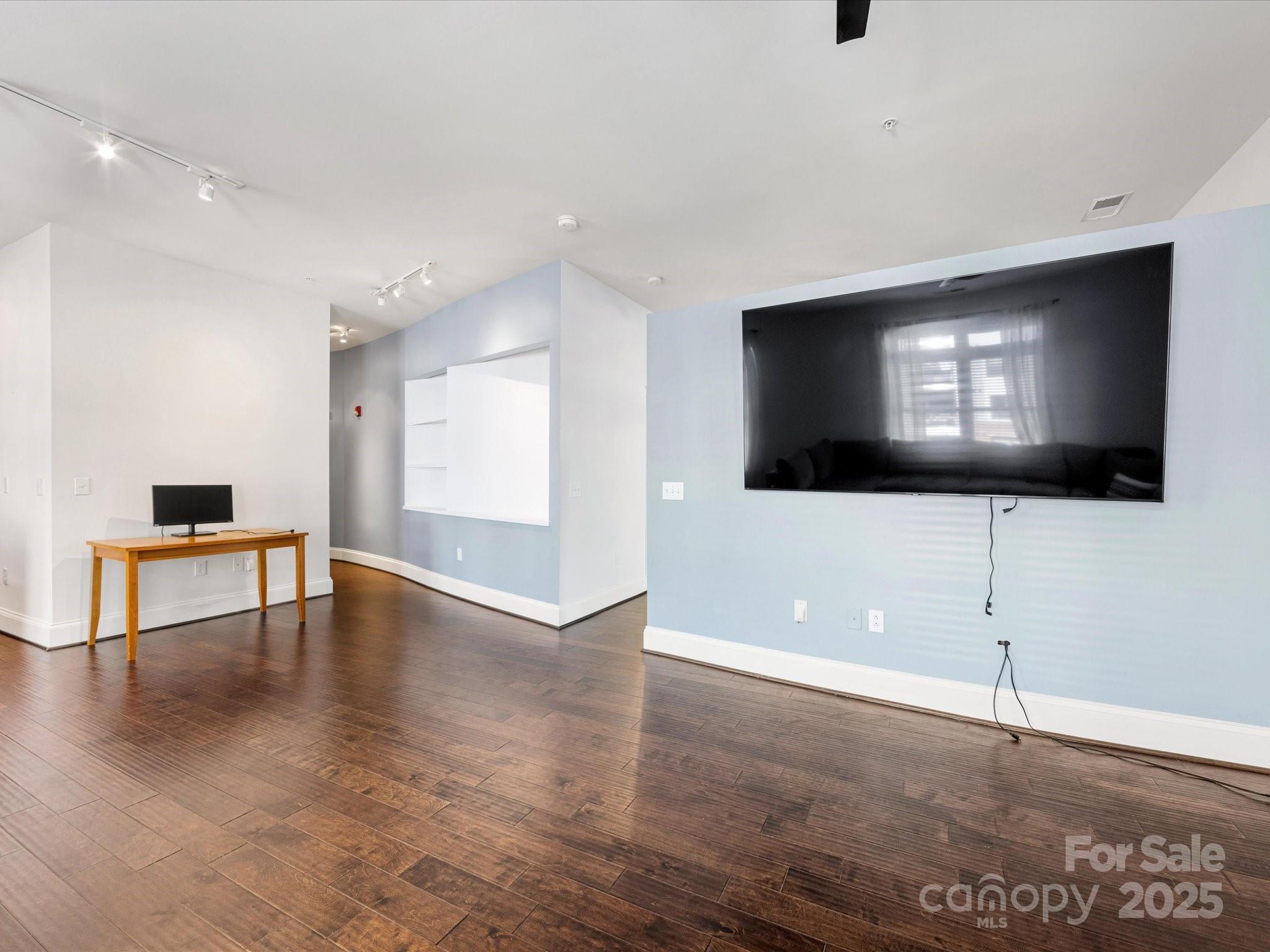 1700 Camden Road Unit: 203