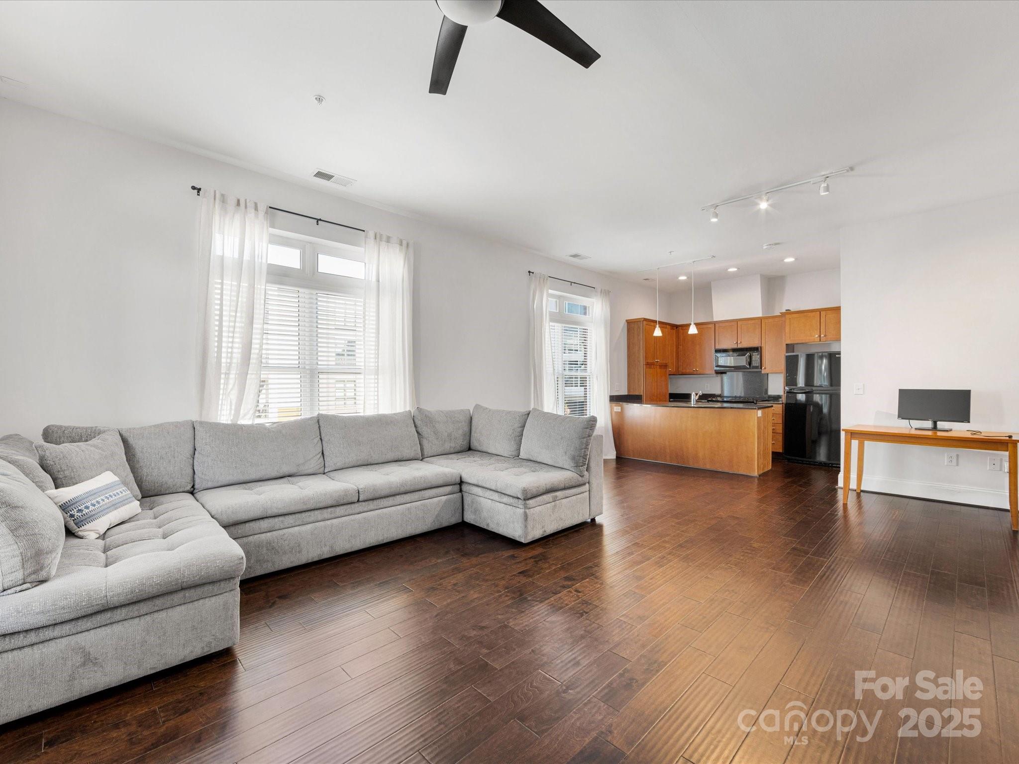 1700 Camden Road Unit: 203