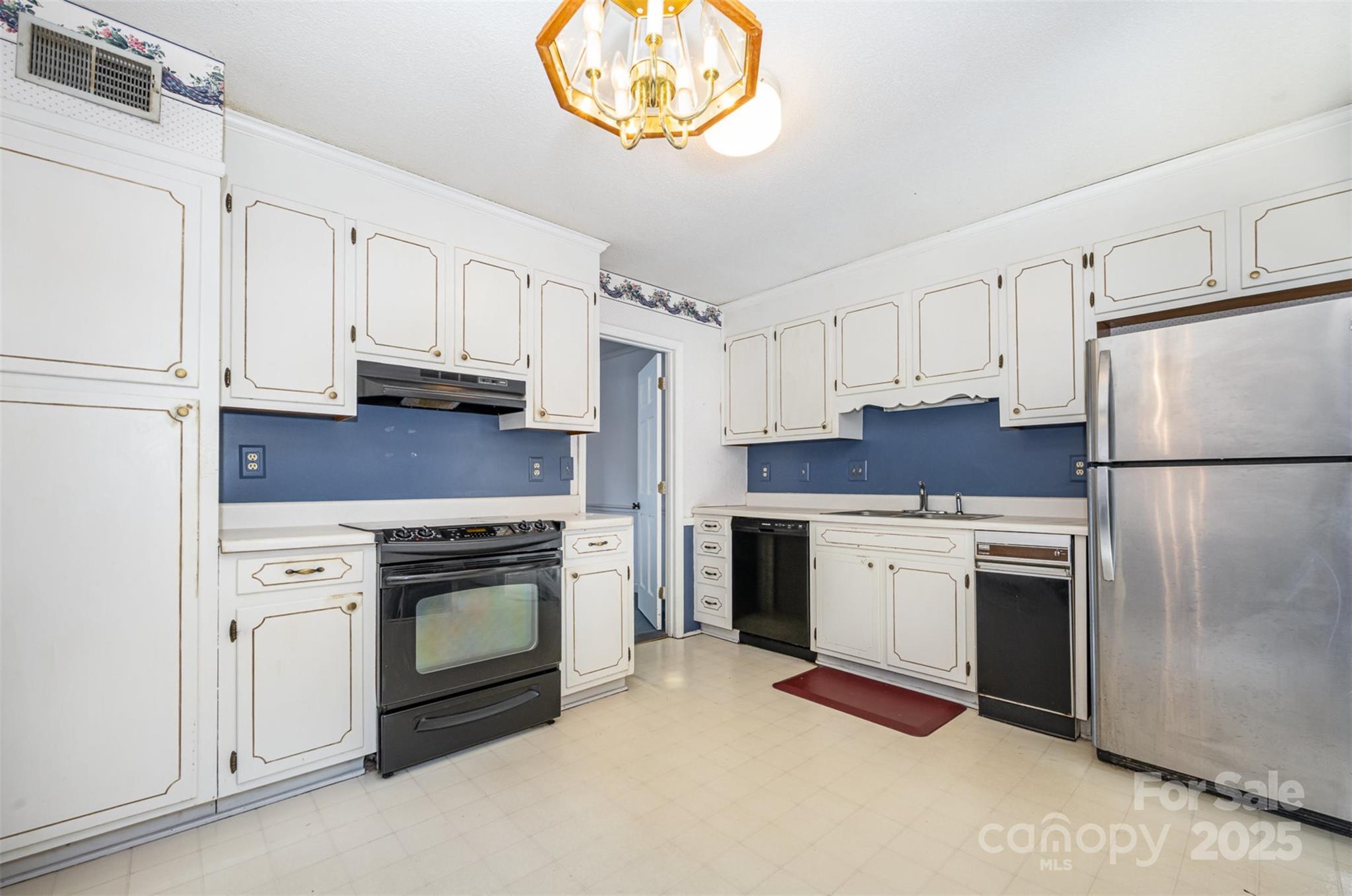 6616 Bunker Hill Circle