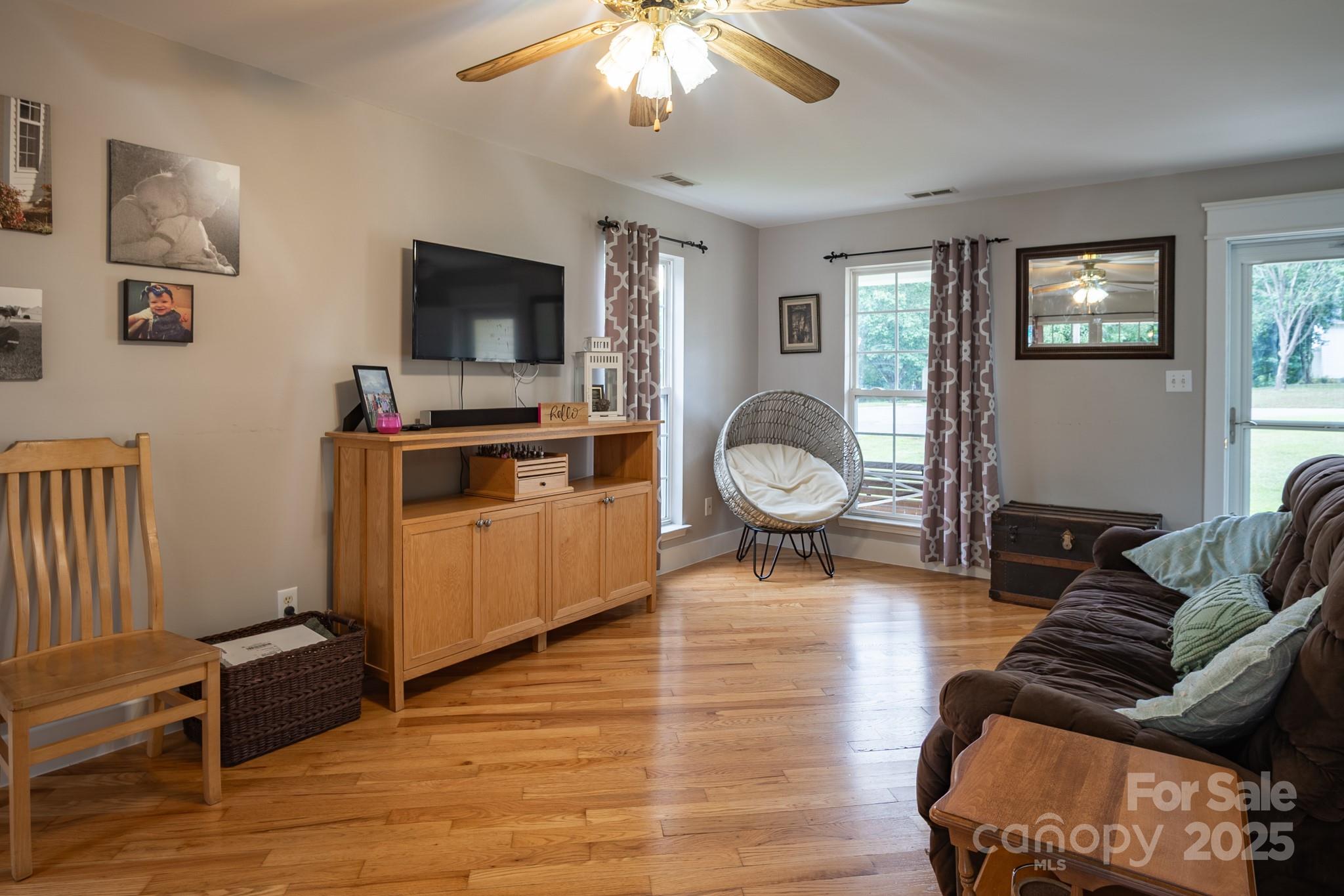 121 S Tanninger Road