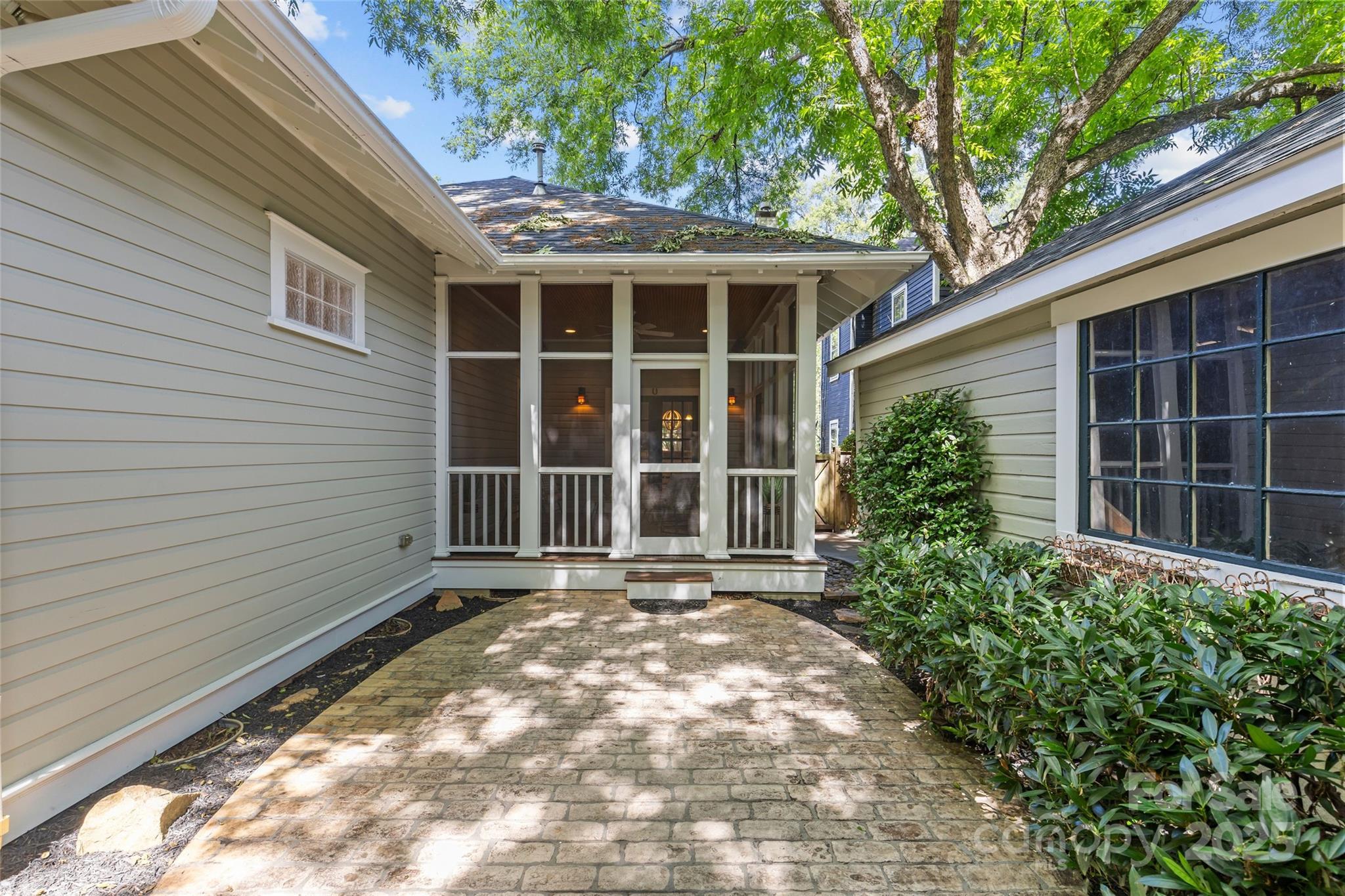 1424 Pecan Avenue