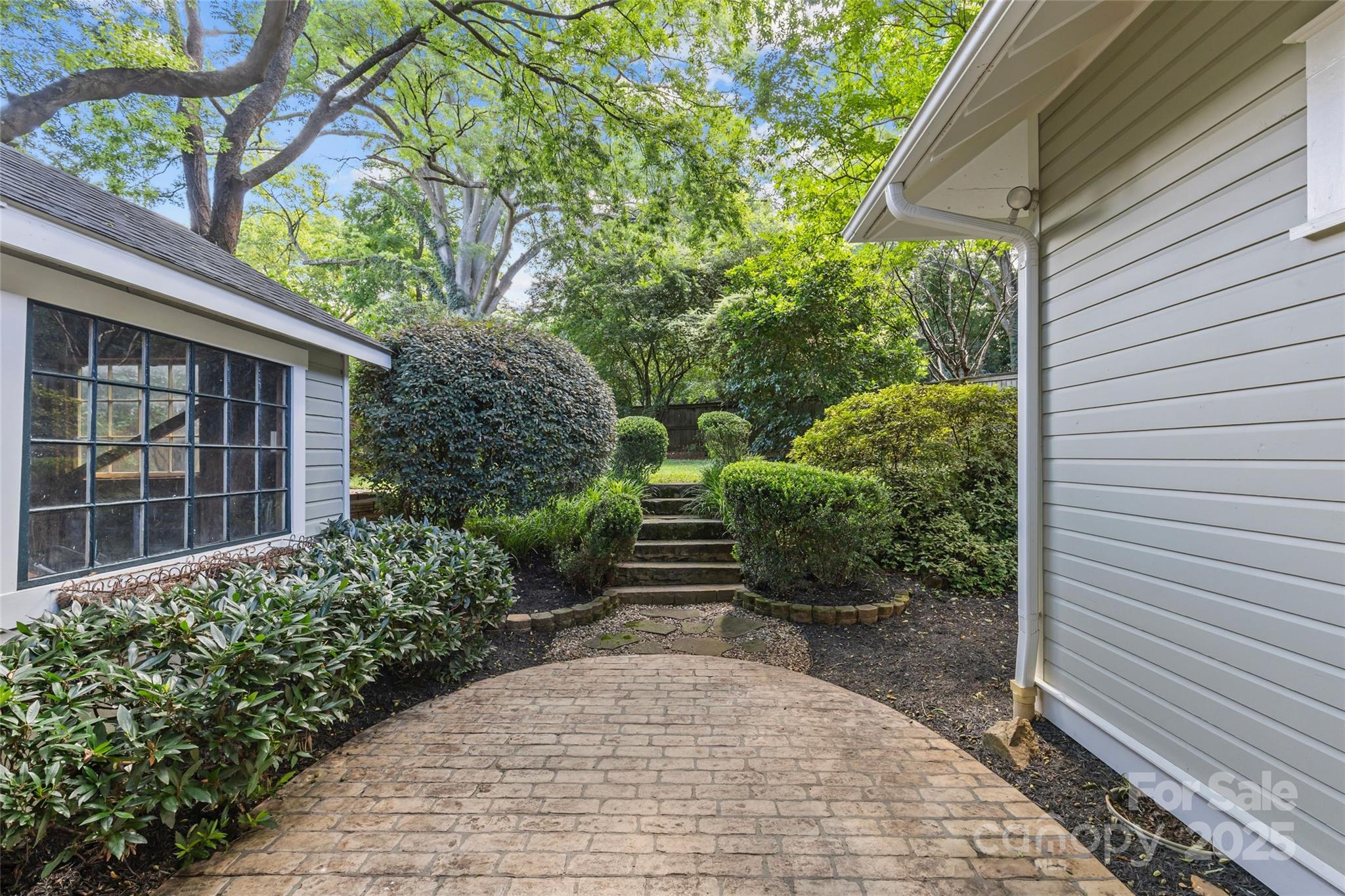 1424 Pecan Avenue