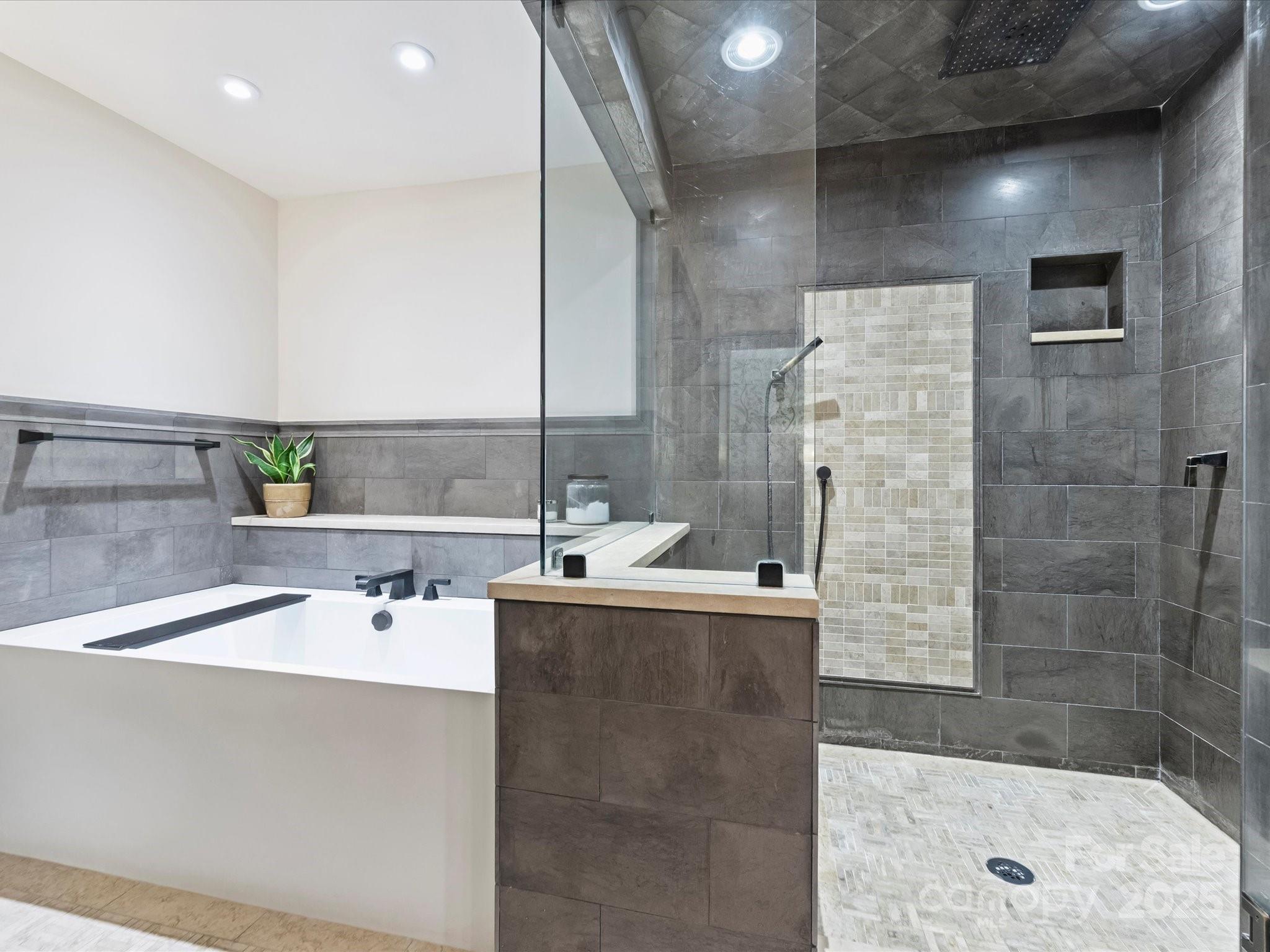 435 S Tryon Street Unit: 307