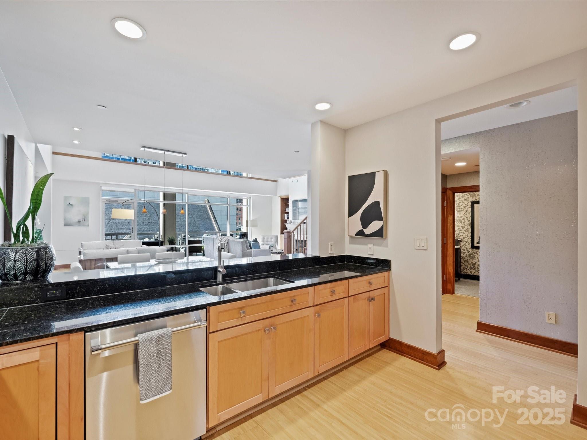 435 S Tryon Street Unit: 307