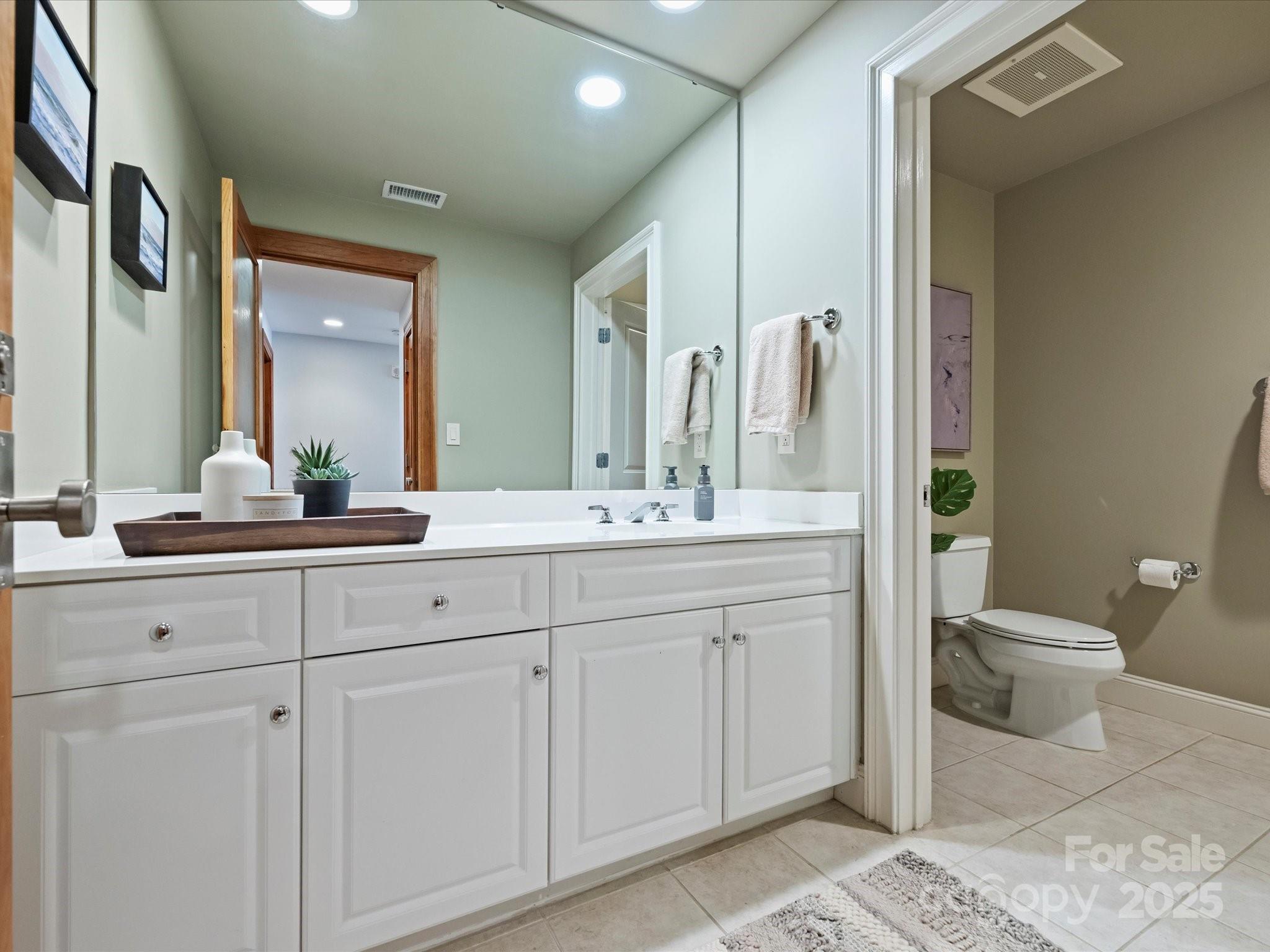435 S Tryon Street Unit: 307