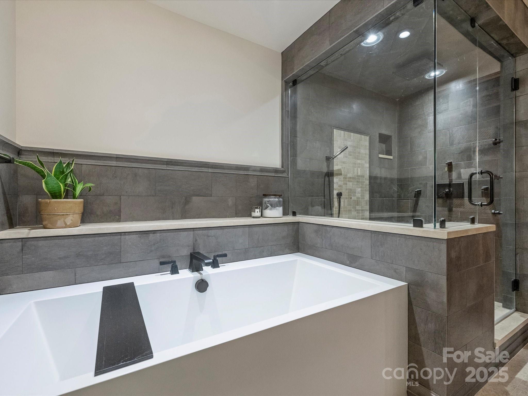 435 S Tryon Street Unit: 307