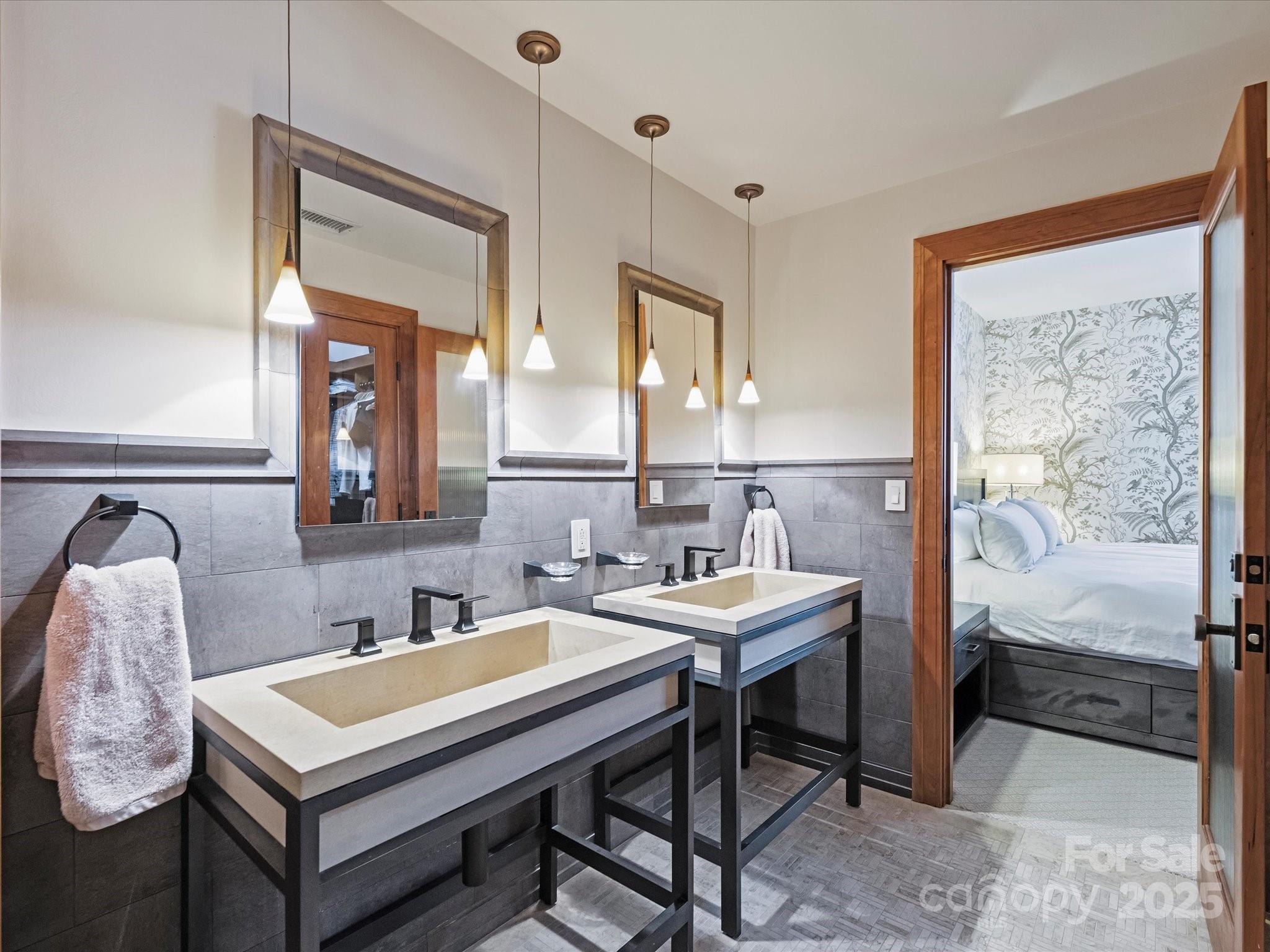 435 S Tryon Street Unit: 307