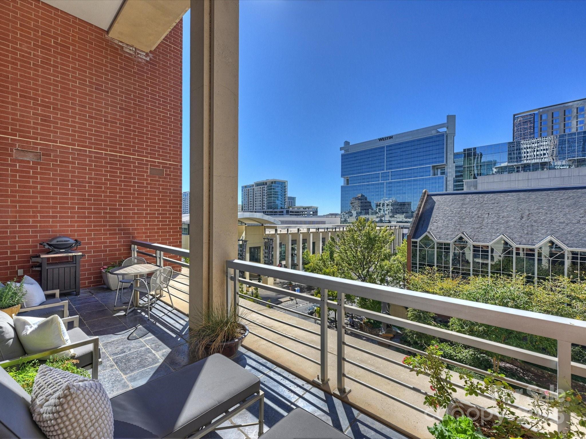 435 S Tryon Street Unit: 307