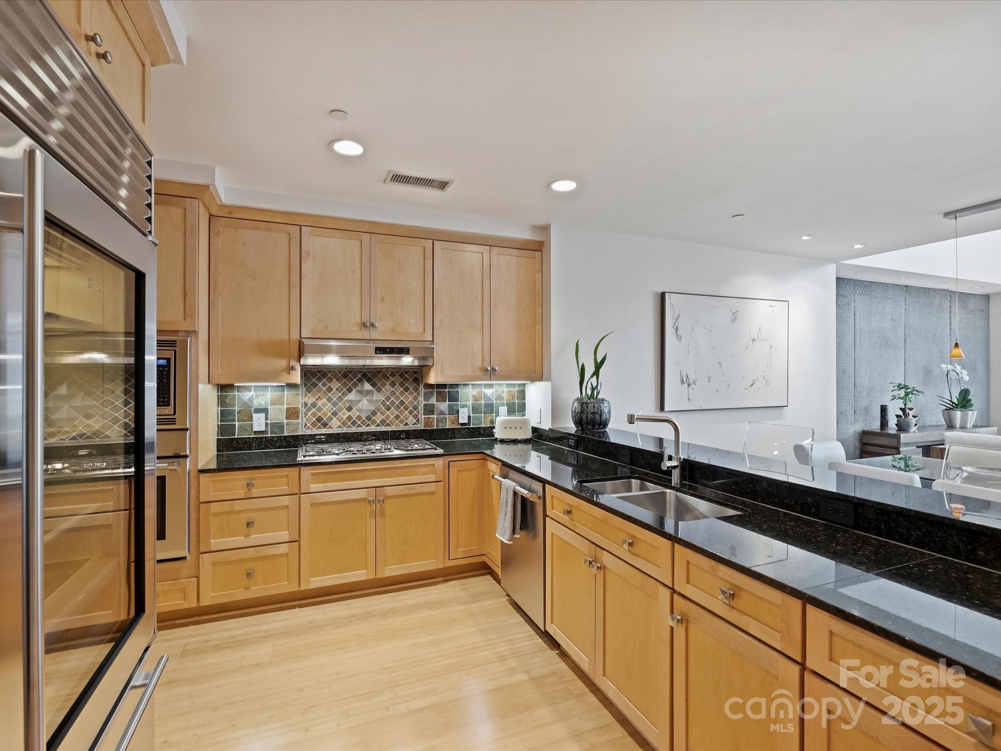 435 S Tryon Street Unit: 307