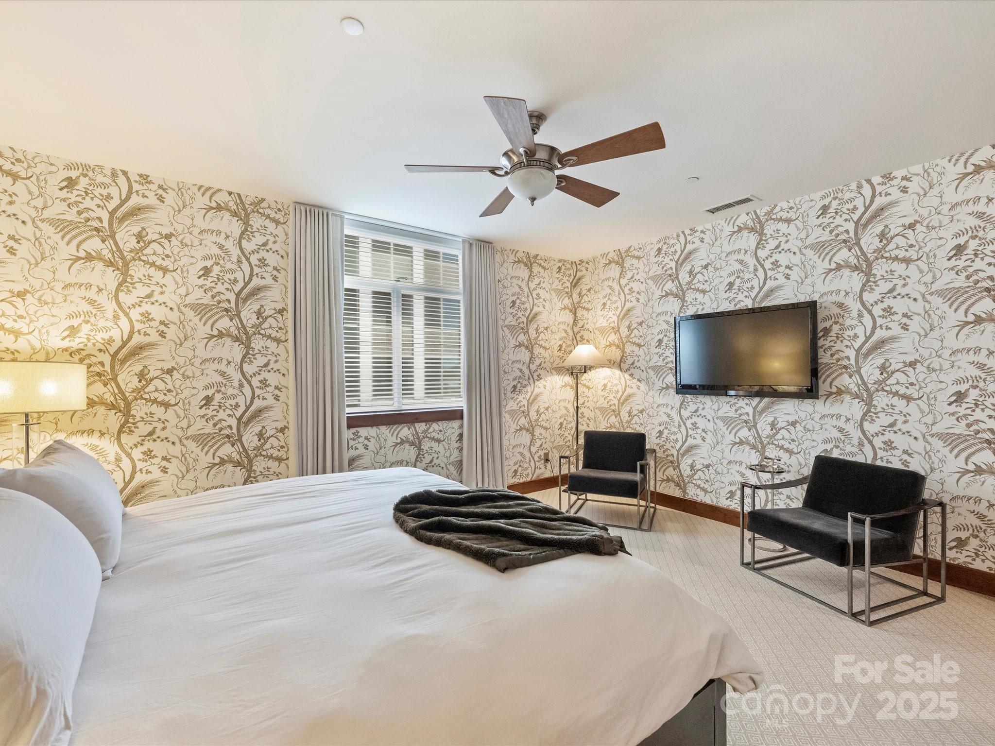 435 S Tryon Street Unit: 307