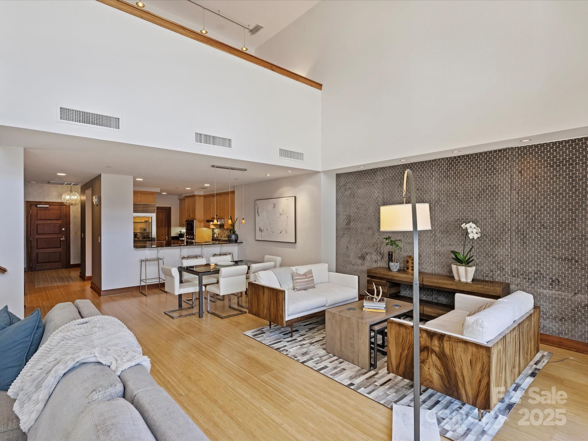 435 S Tryon Street Unit: 307
