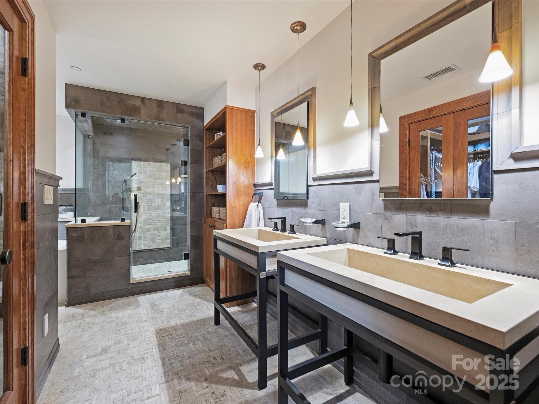 435 S Tryon Street Unit: 307