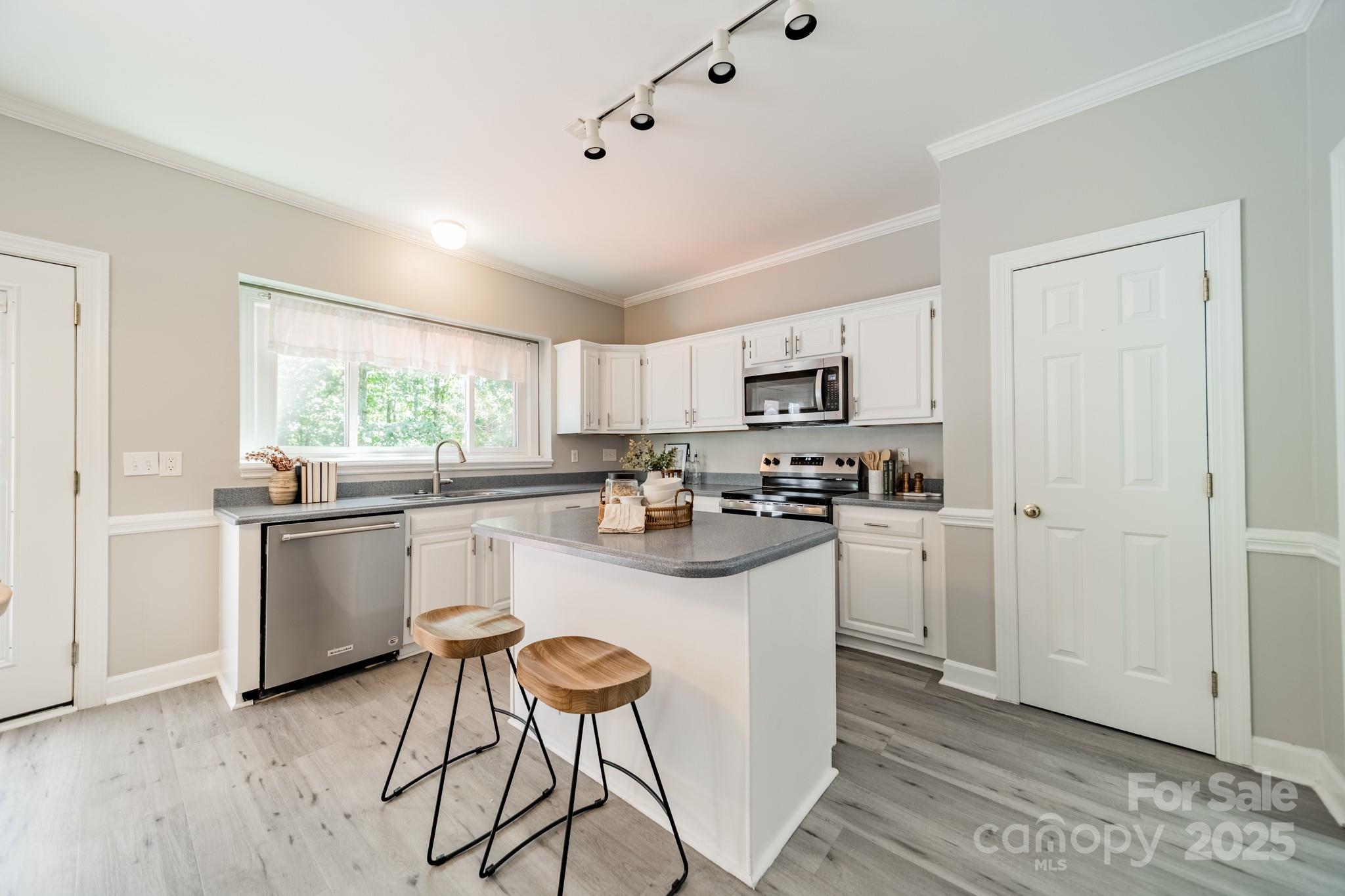 4900 Ridgetop Trail